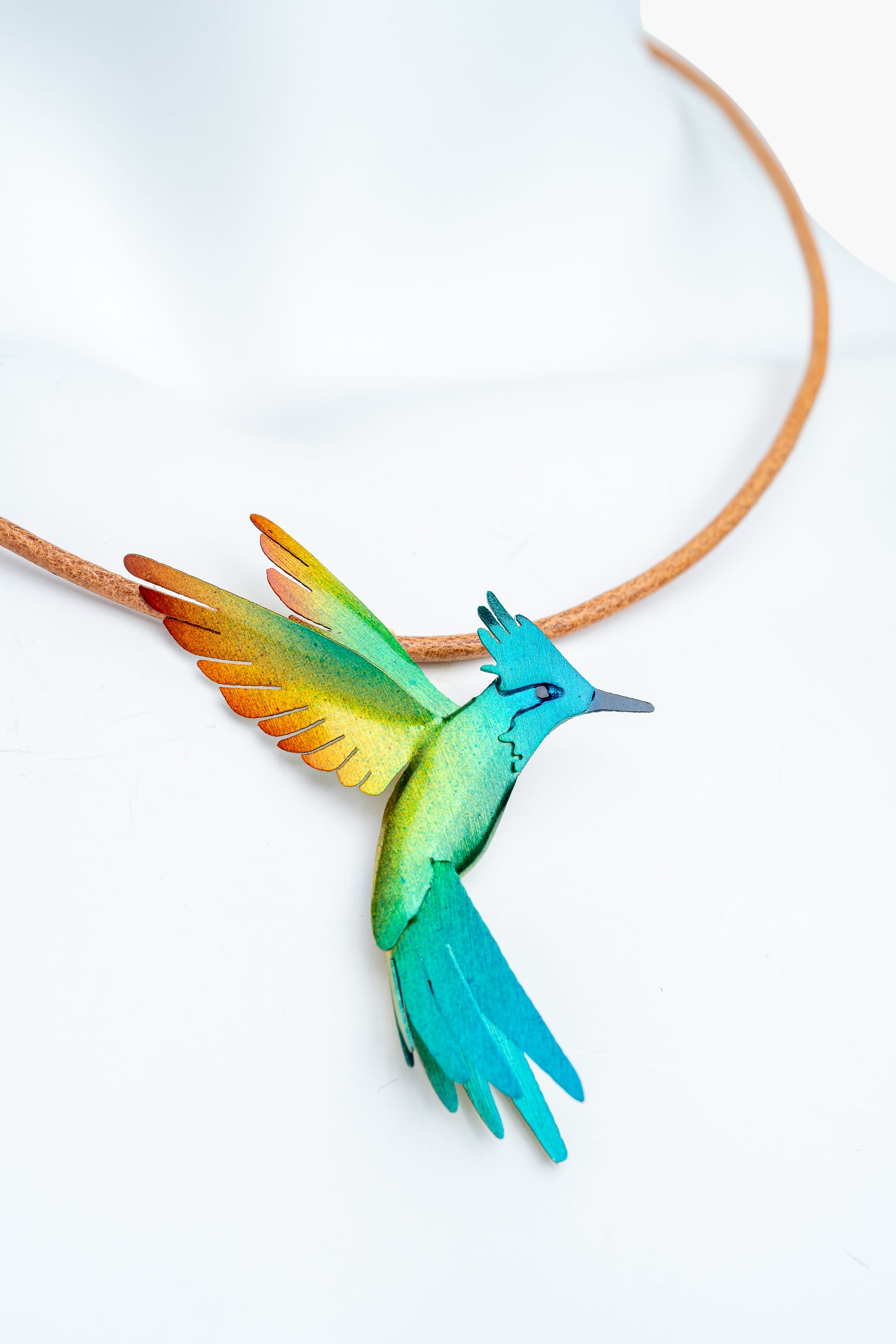 Colgante en bronce pintado a mano