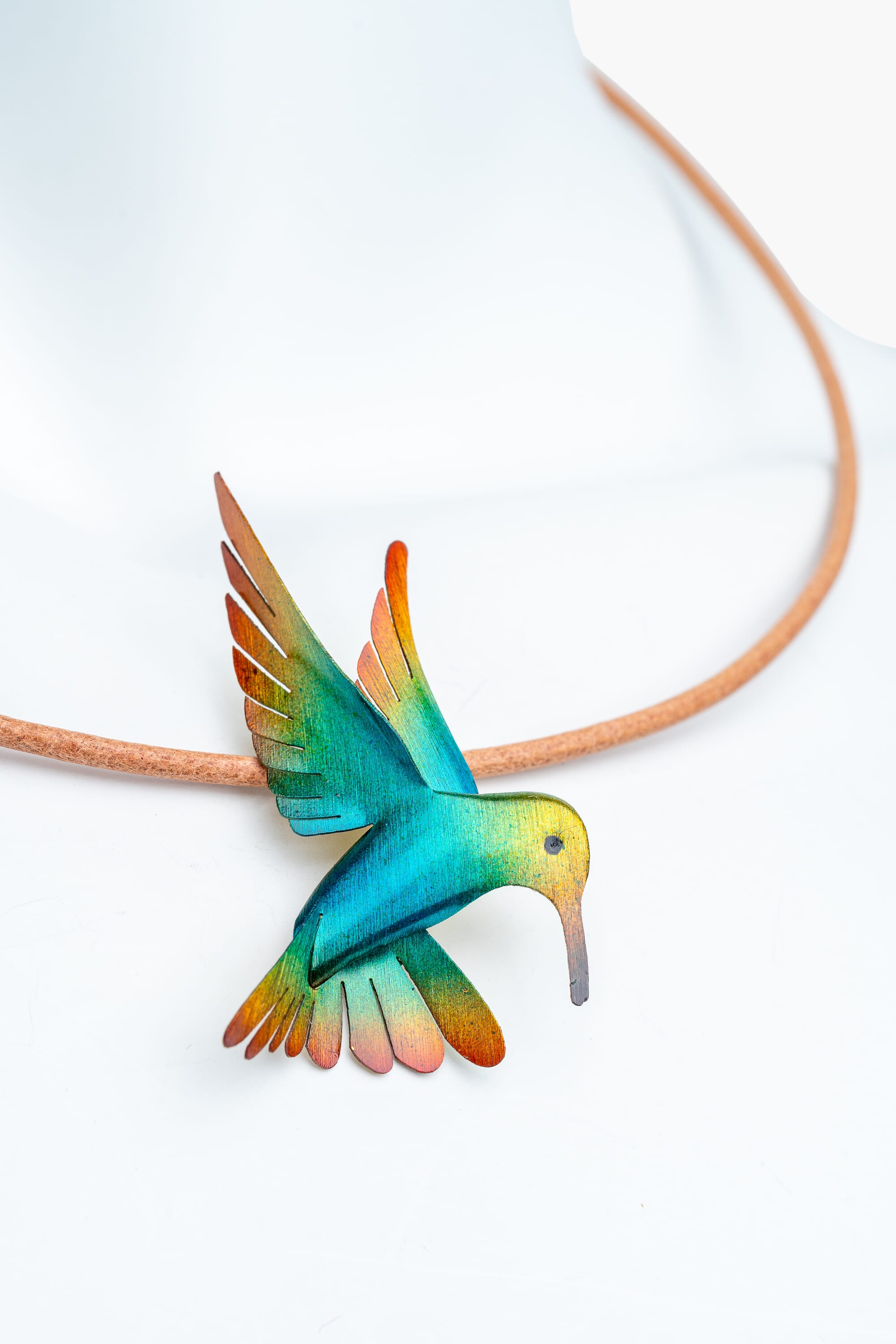 Colgante en bronce pintado a mano