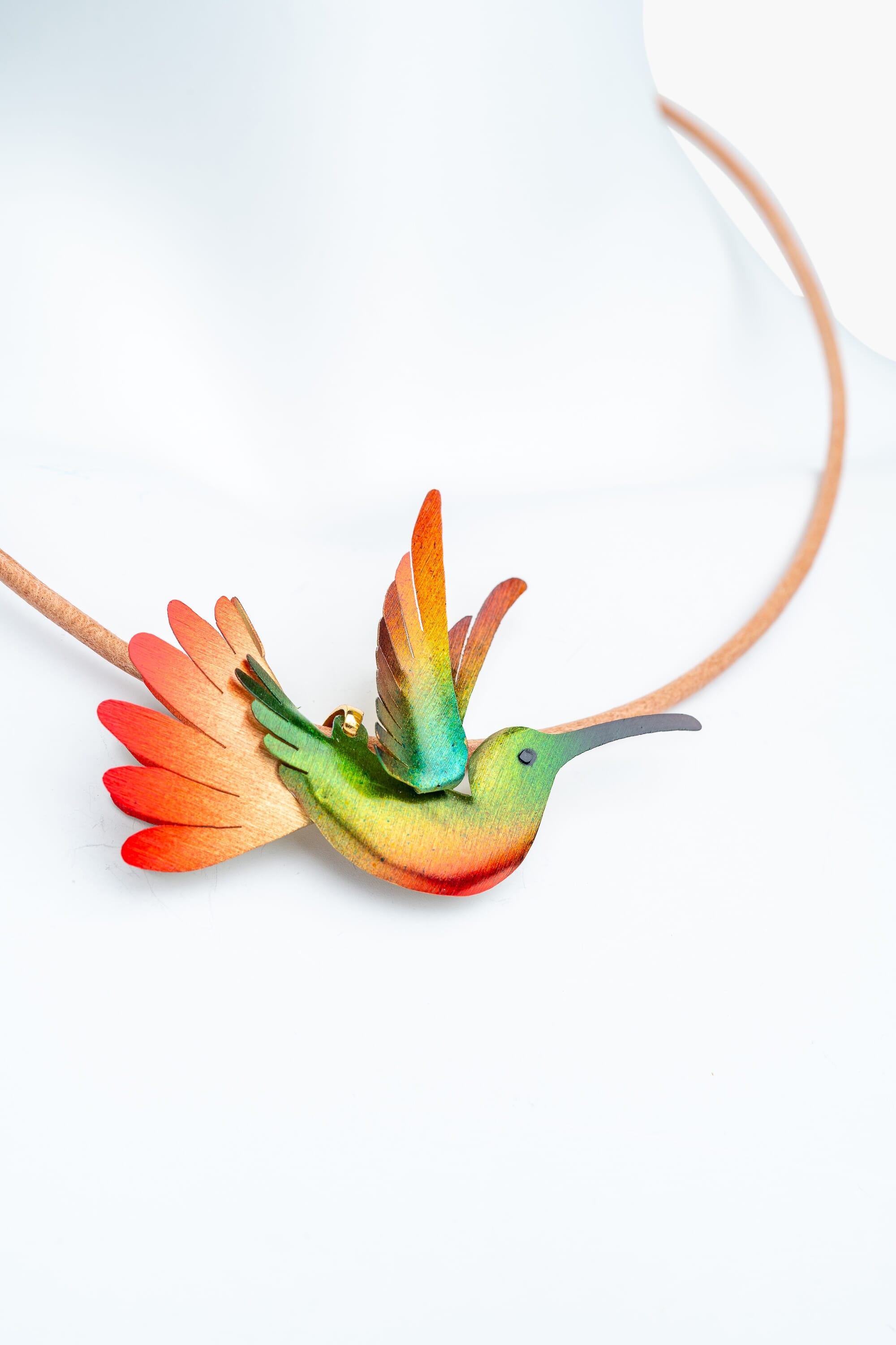 Colgante en bronce pintado a mano