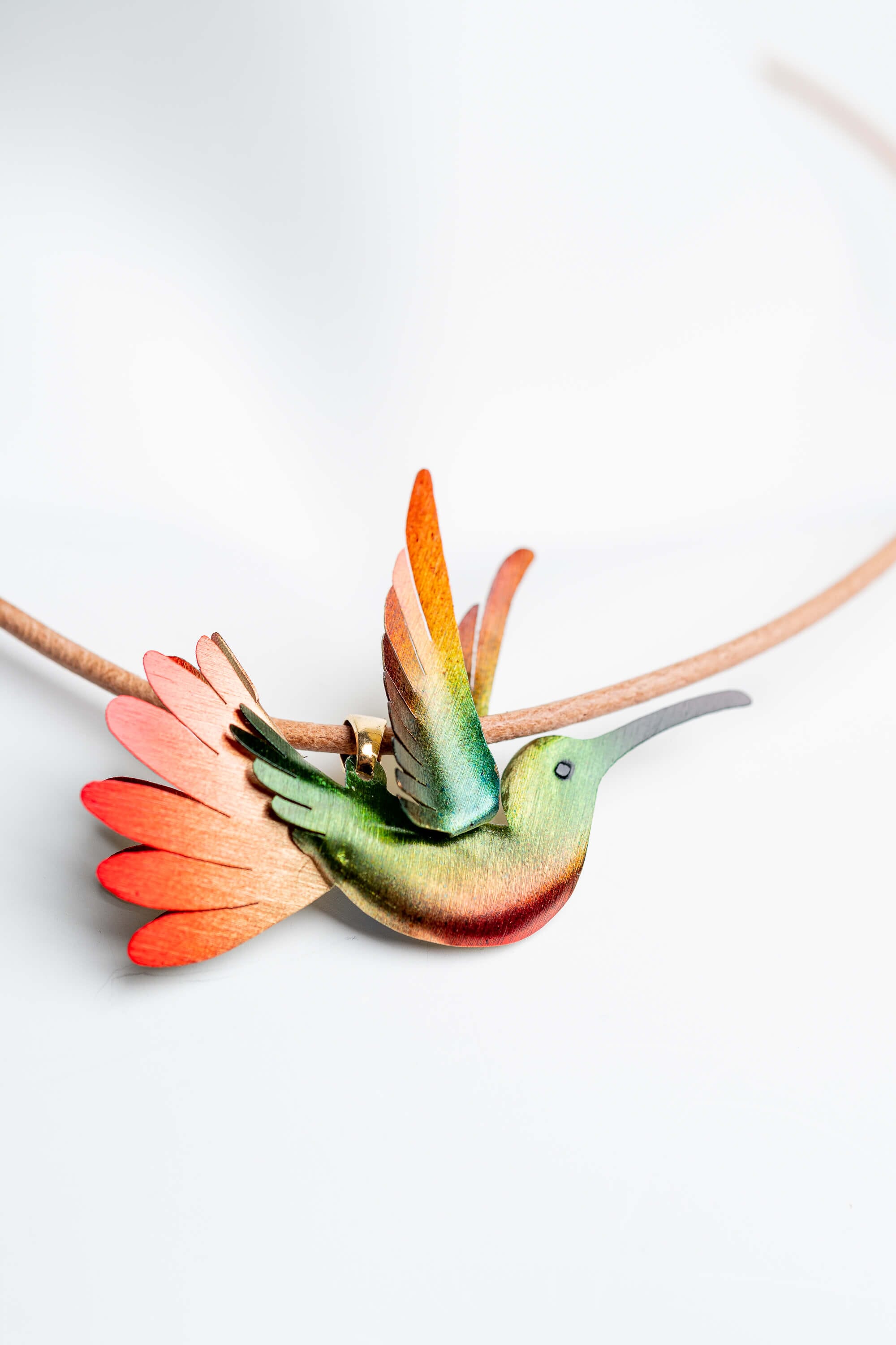 Colgante en bronce pintado a mano