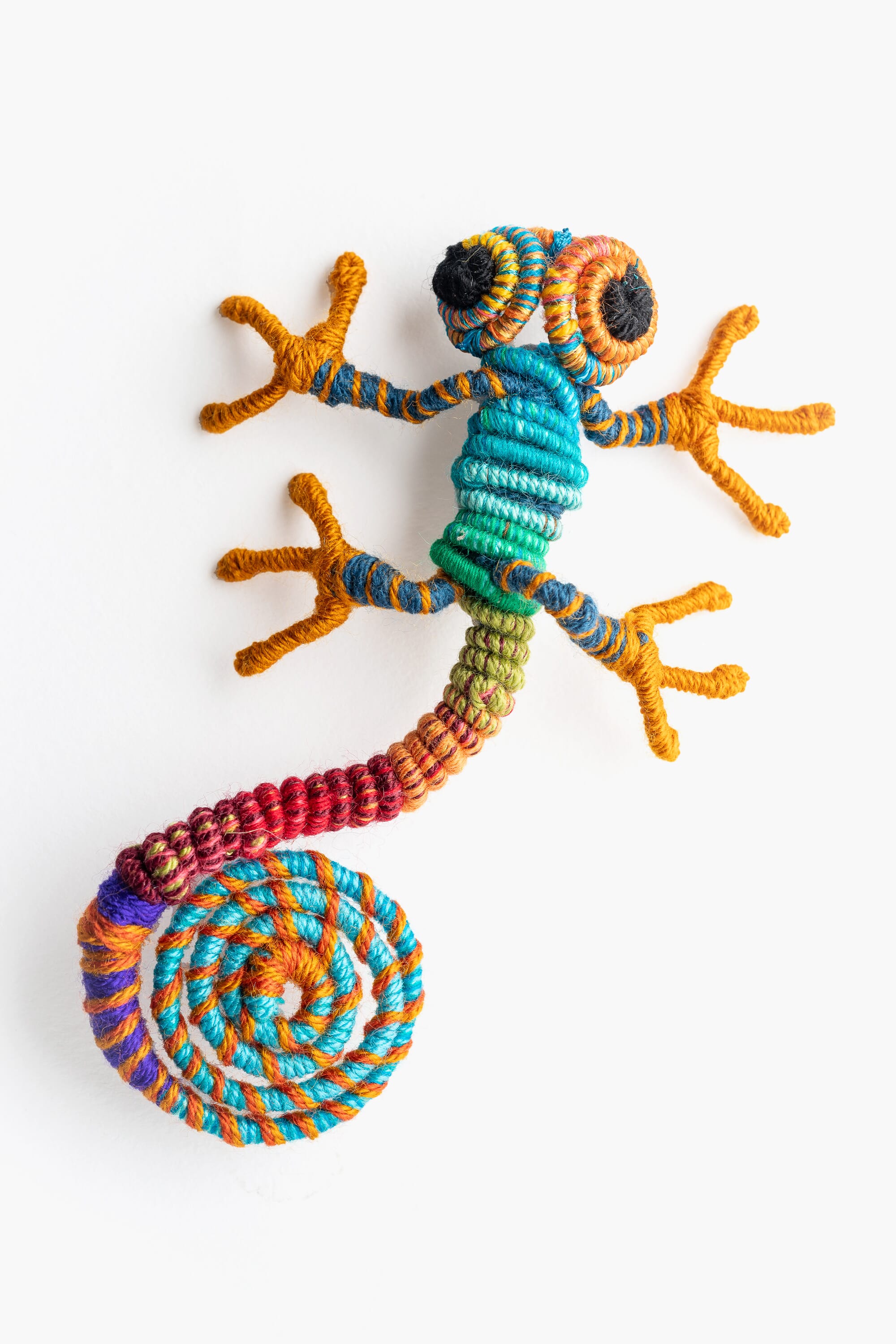 Broche en escultura textil