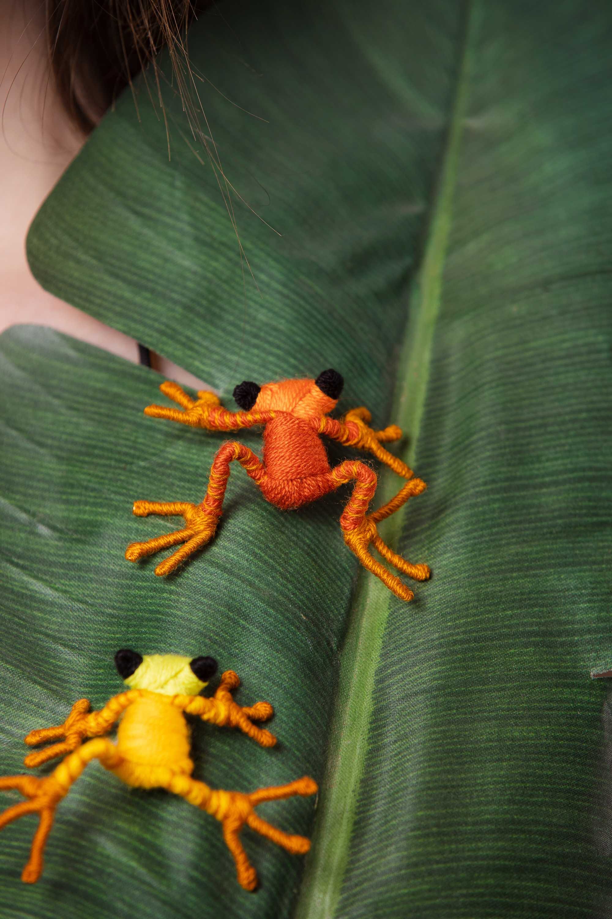 Broche en escultura textil