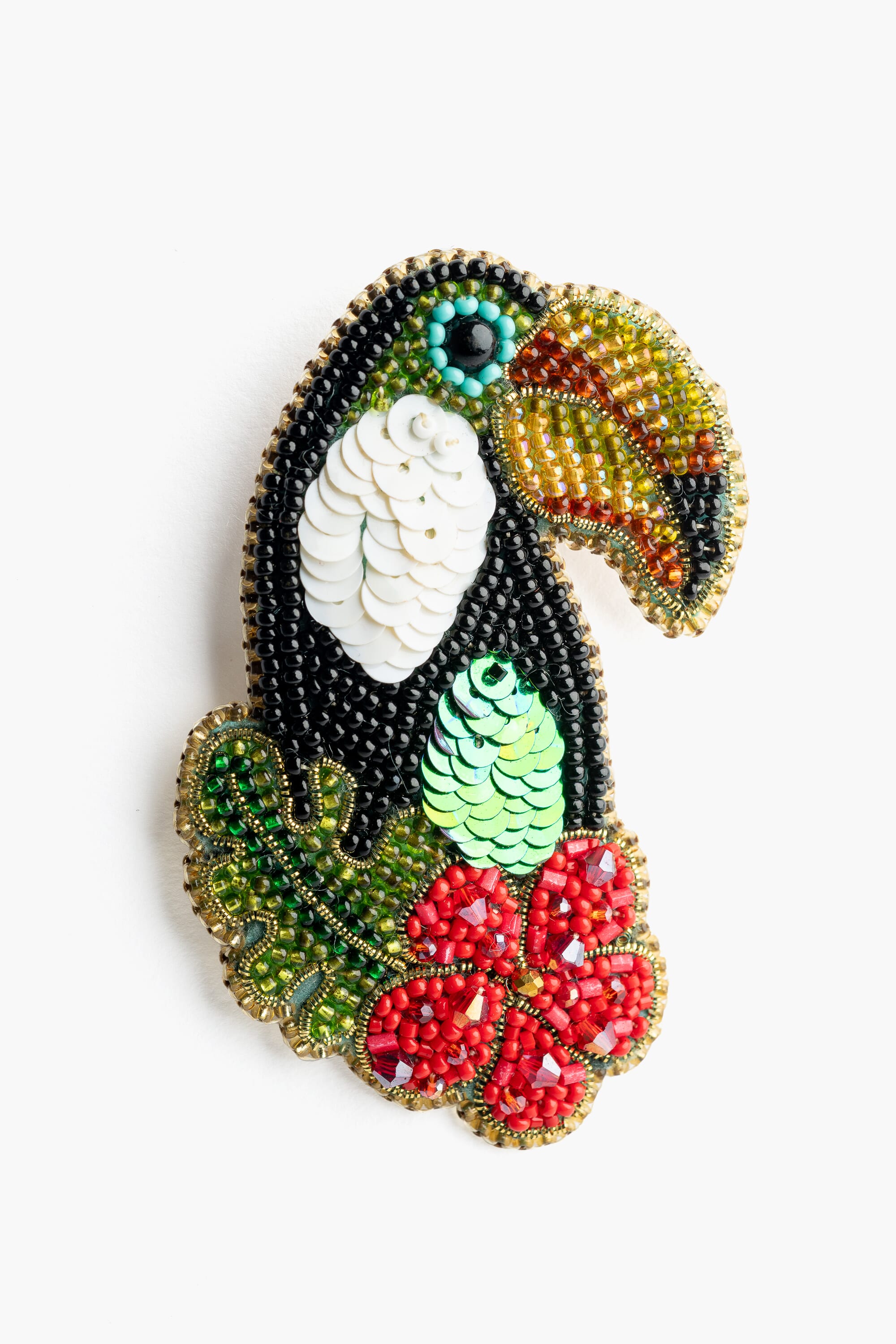 Broche en abalorios y lentejuelas