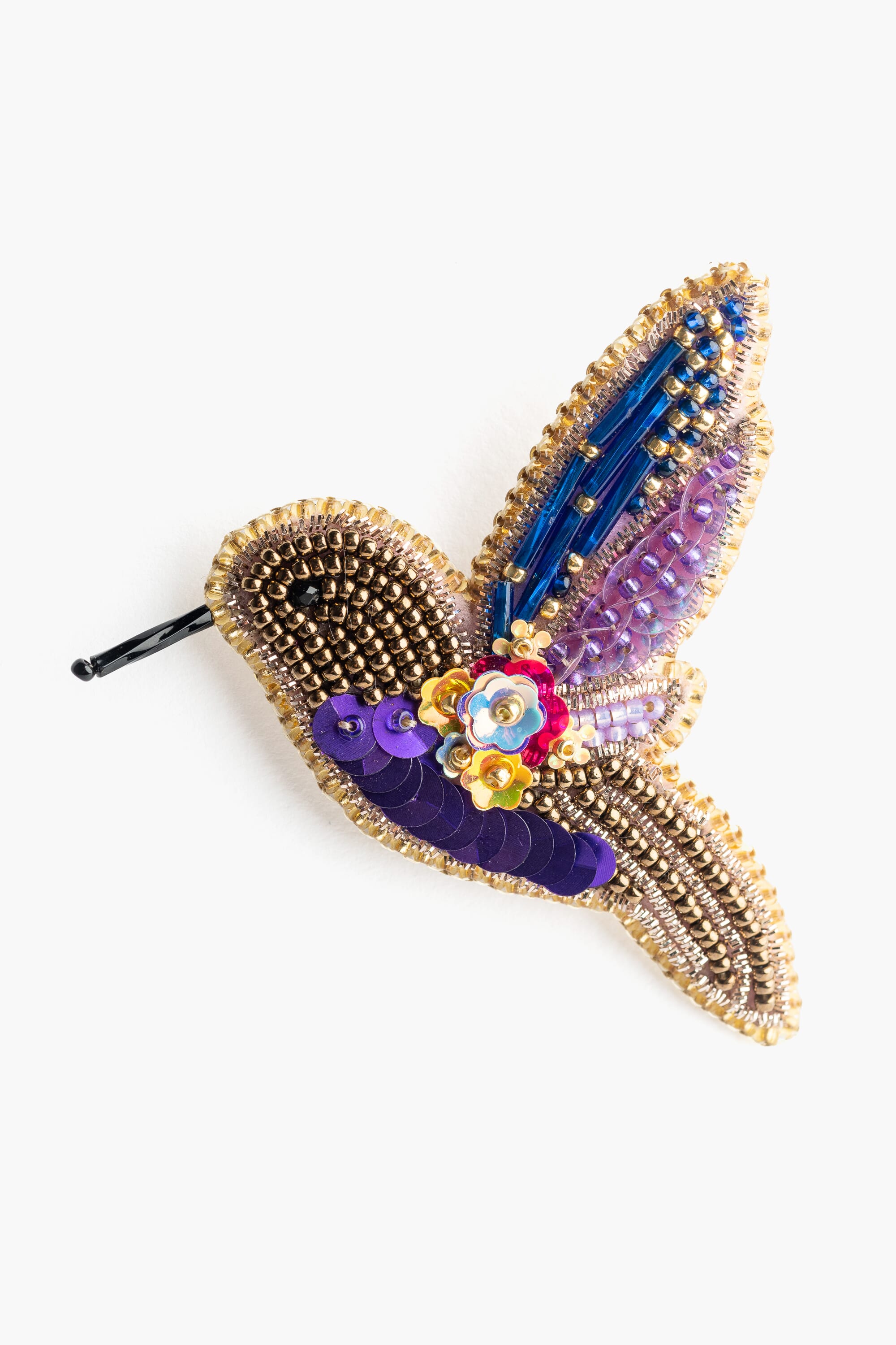 Broche en abalorios y lentejuelas