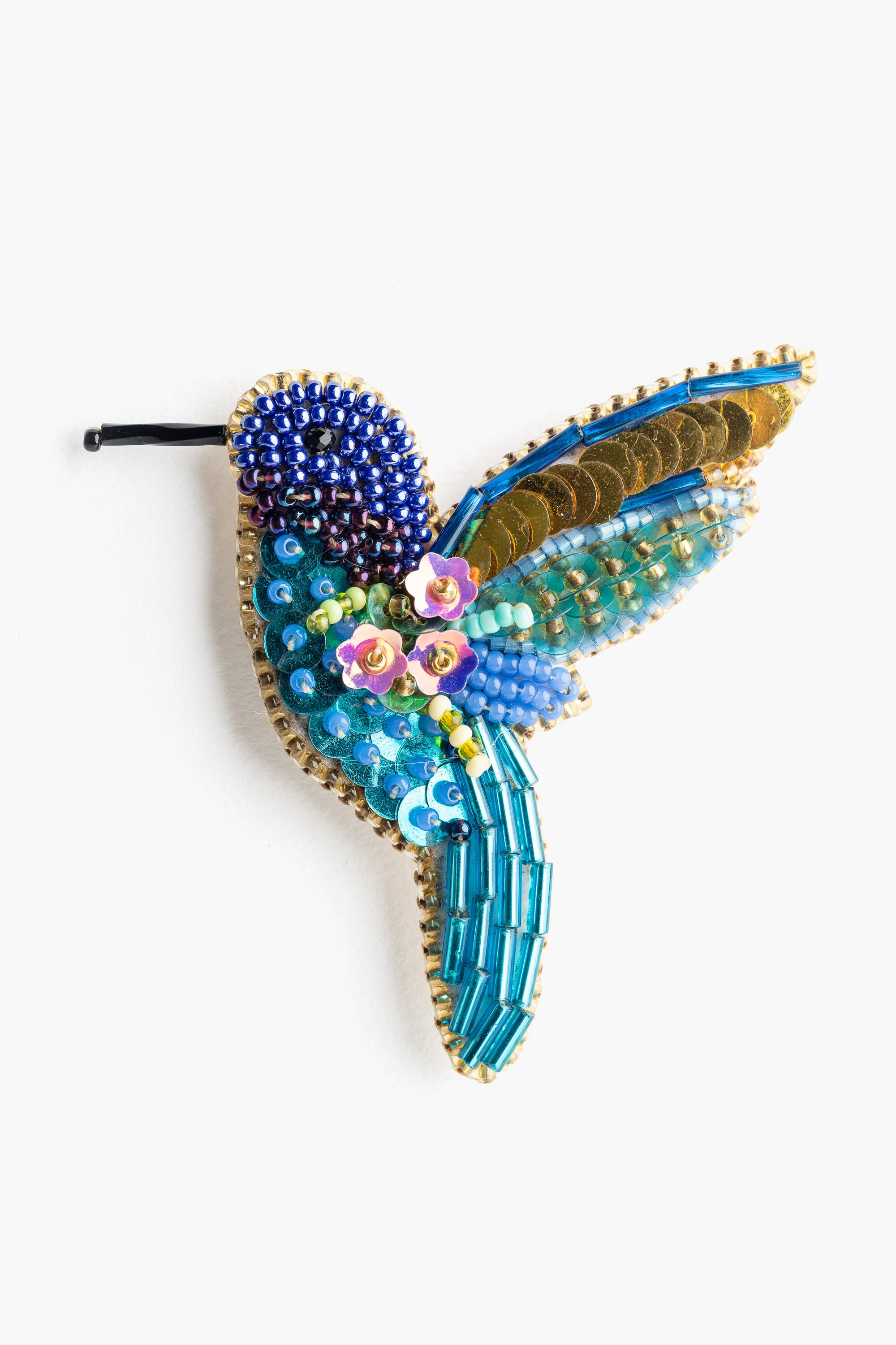 Broche en abalorios y lentejuelas