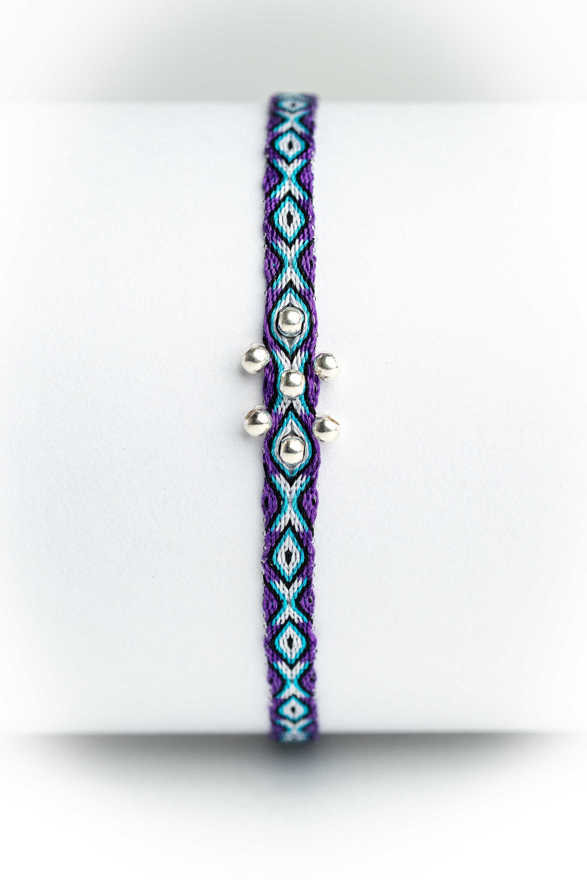 Pulsera hilos con bolitas plata