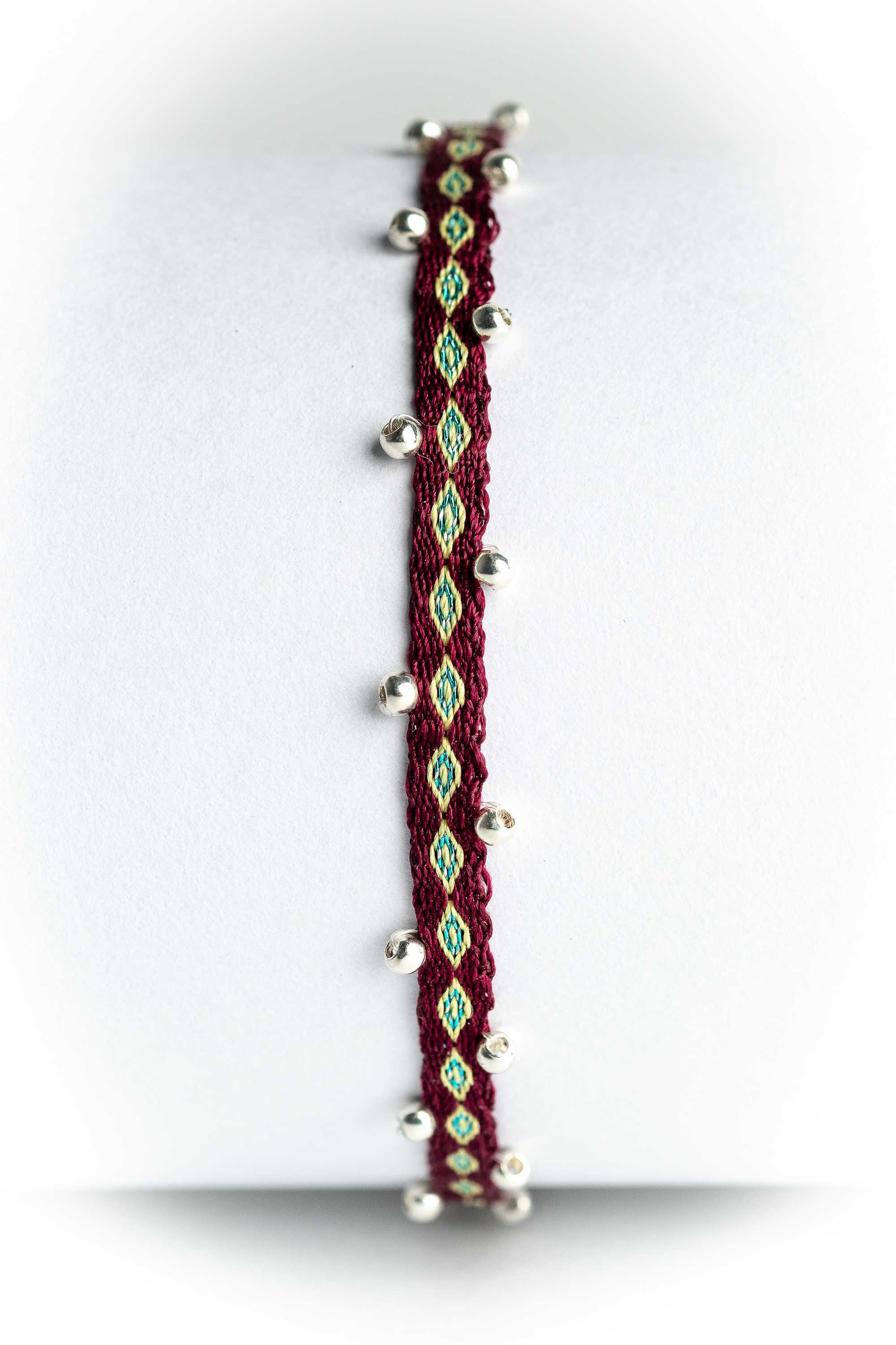 Pulsera hilos con bolitas plata