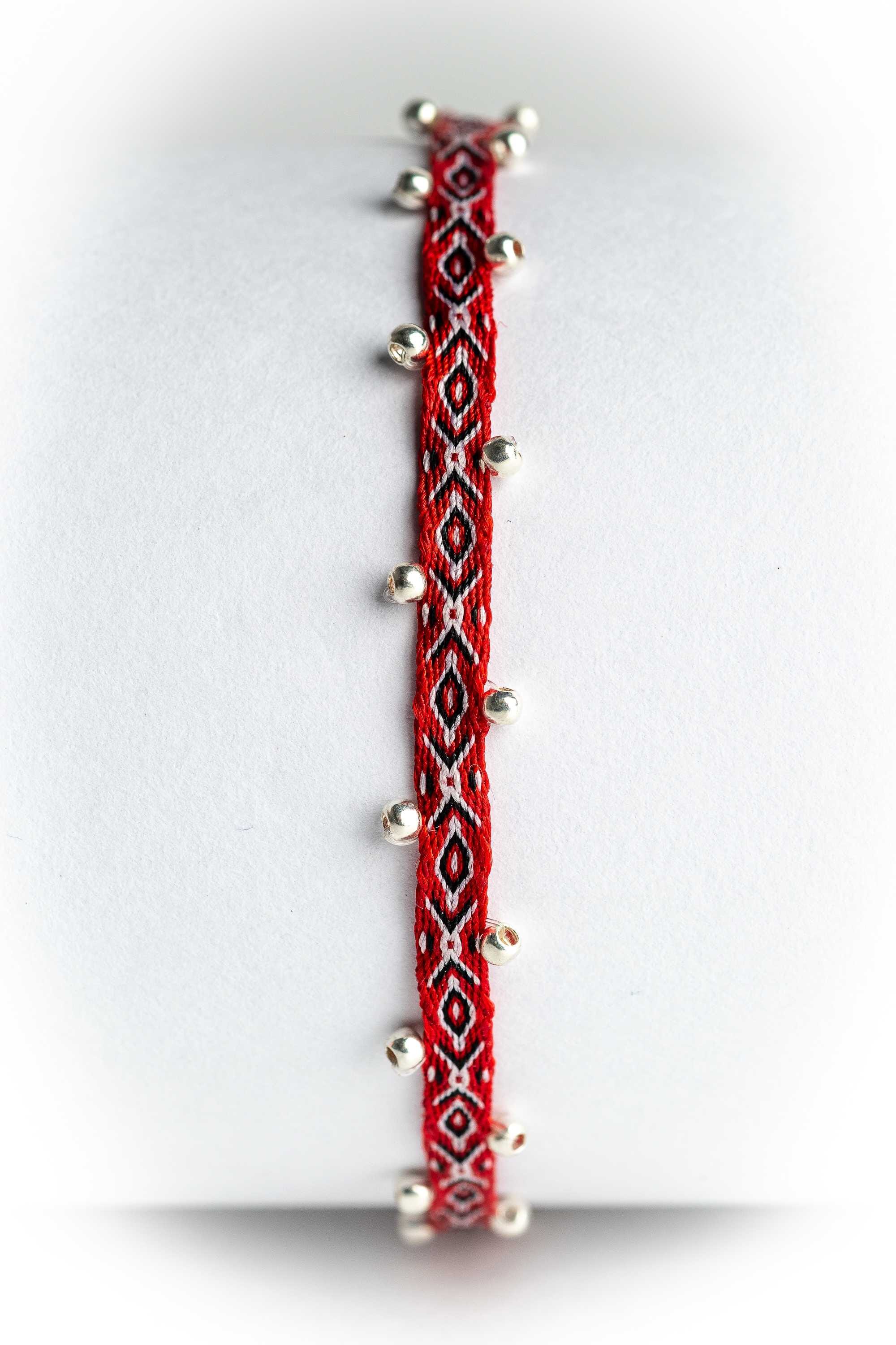 Pulsera hilos con bolitas plata