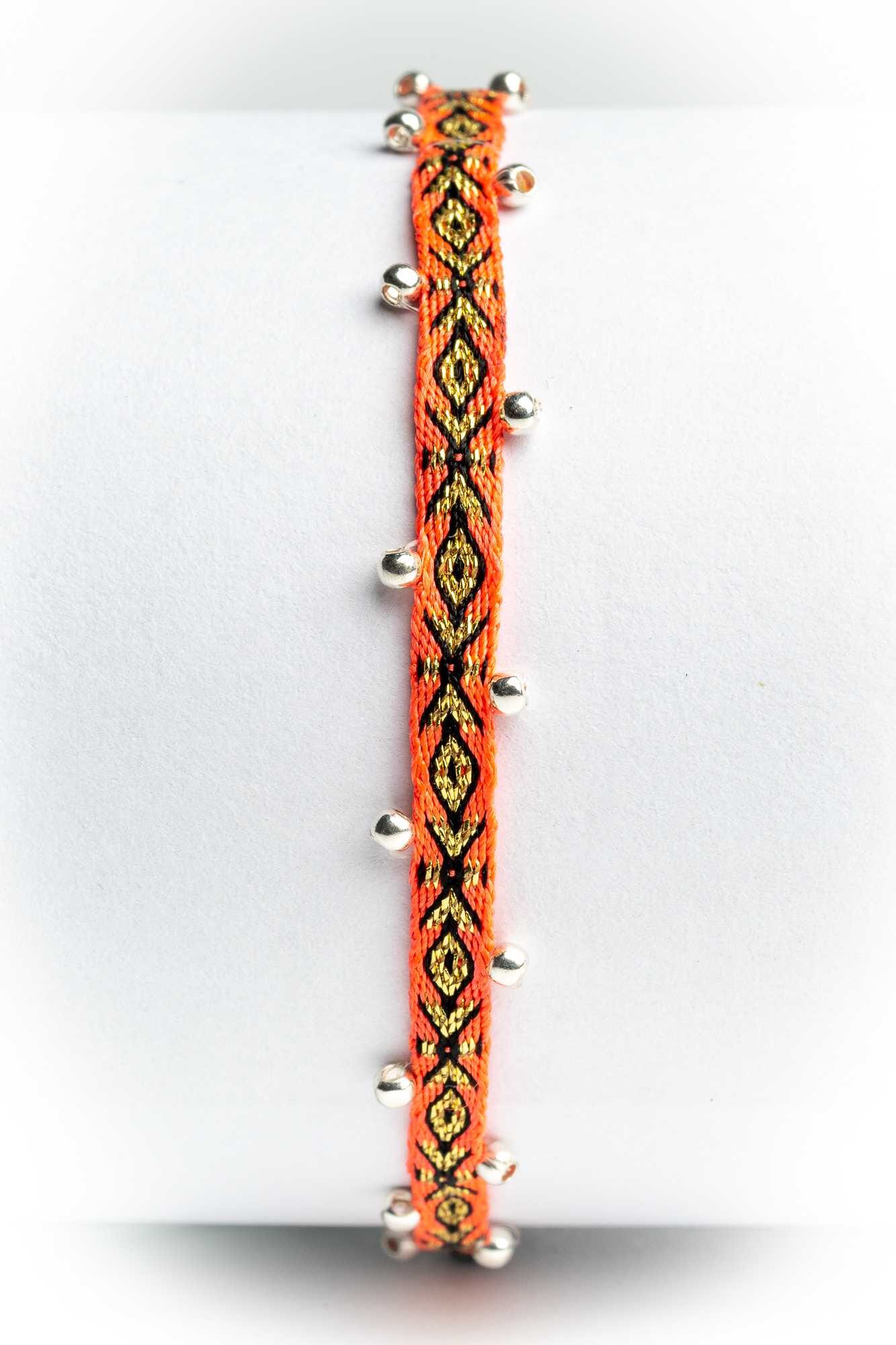 Pulsera hilos con bolitas plata