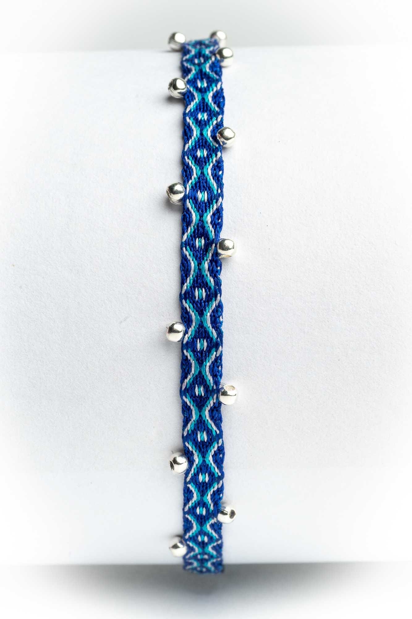 Pulsera hilos con bolitas plata