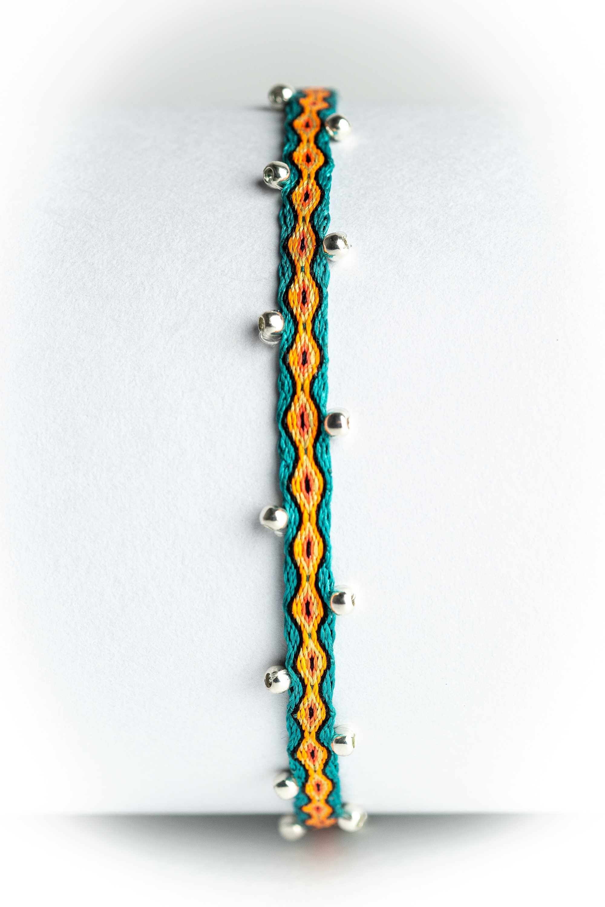 Pulsera hilos con bolitas plata