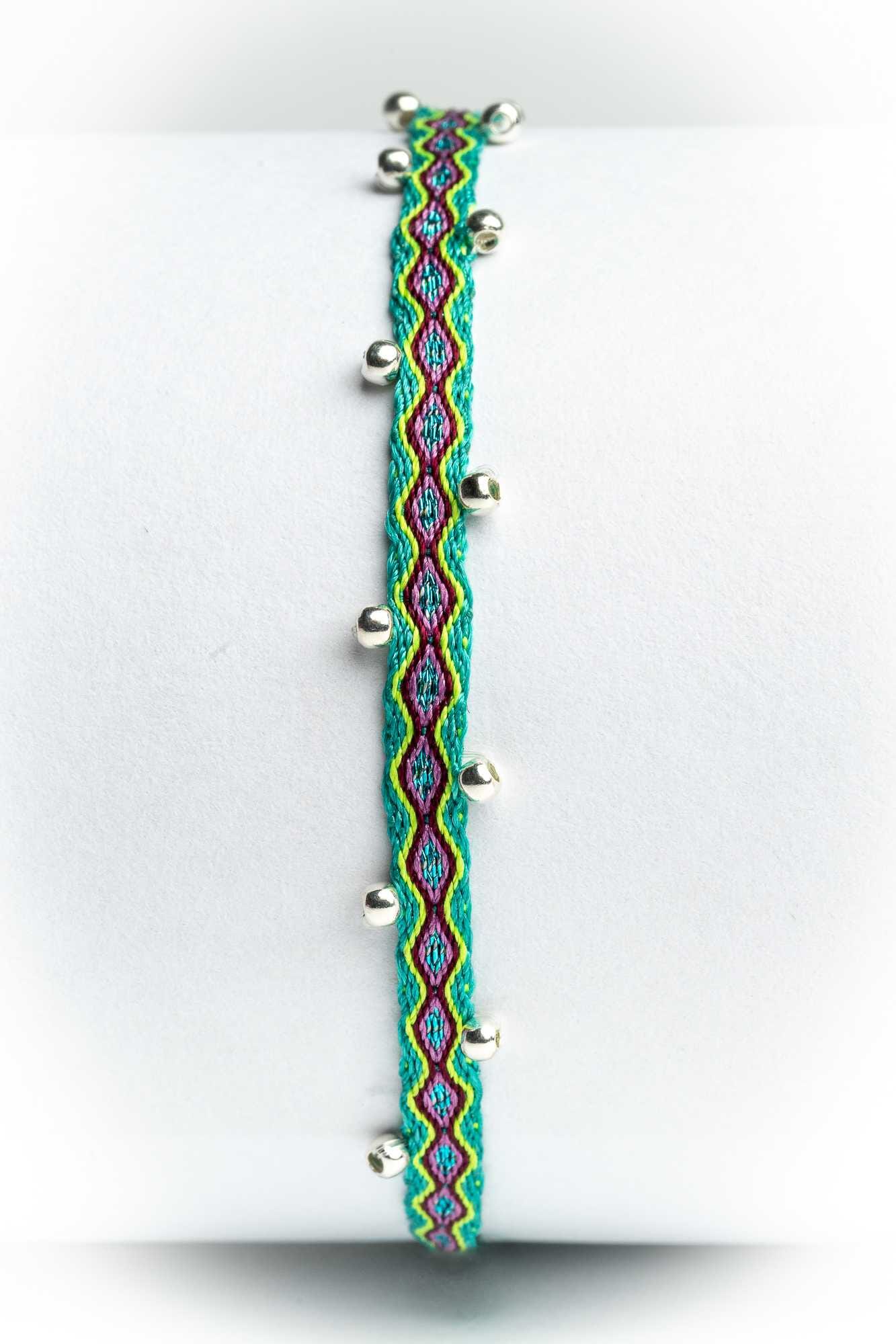 Pulsera hilos con bolitas plata