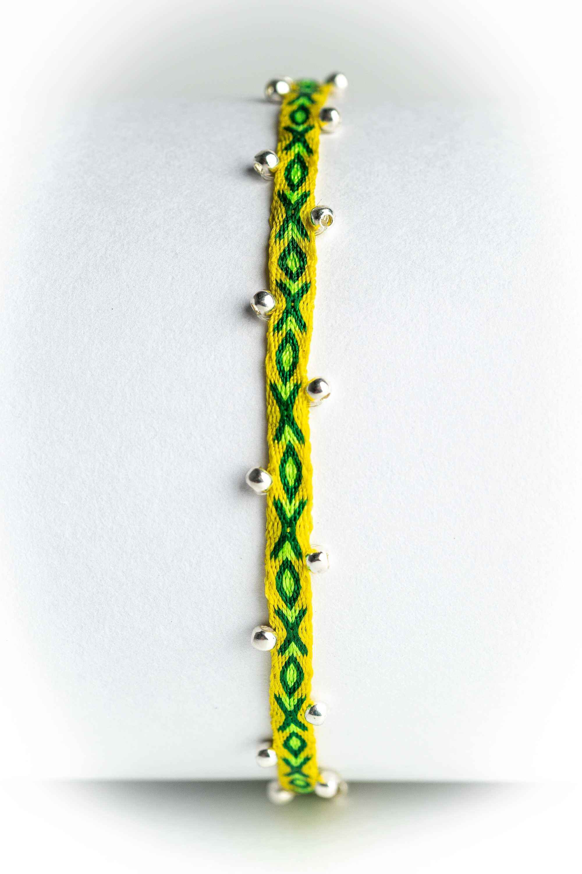 Pulsera hilos con bolitas plata