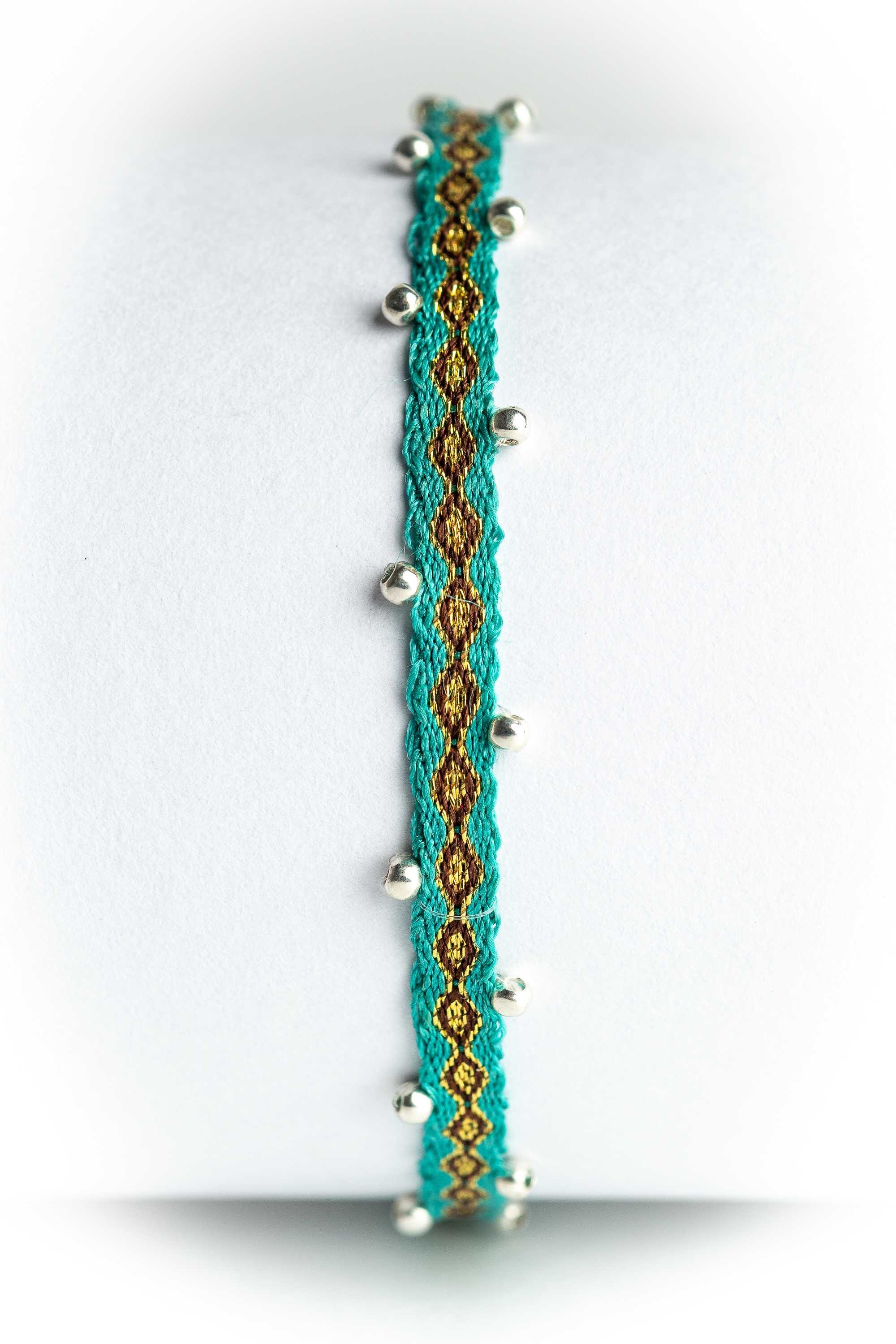 Pulsera hilos con bolitas plata