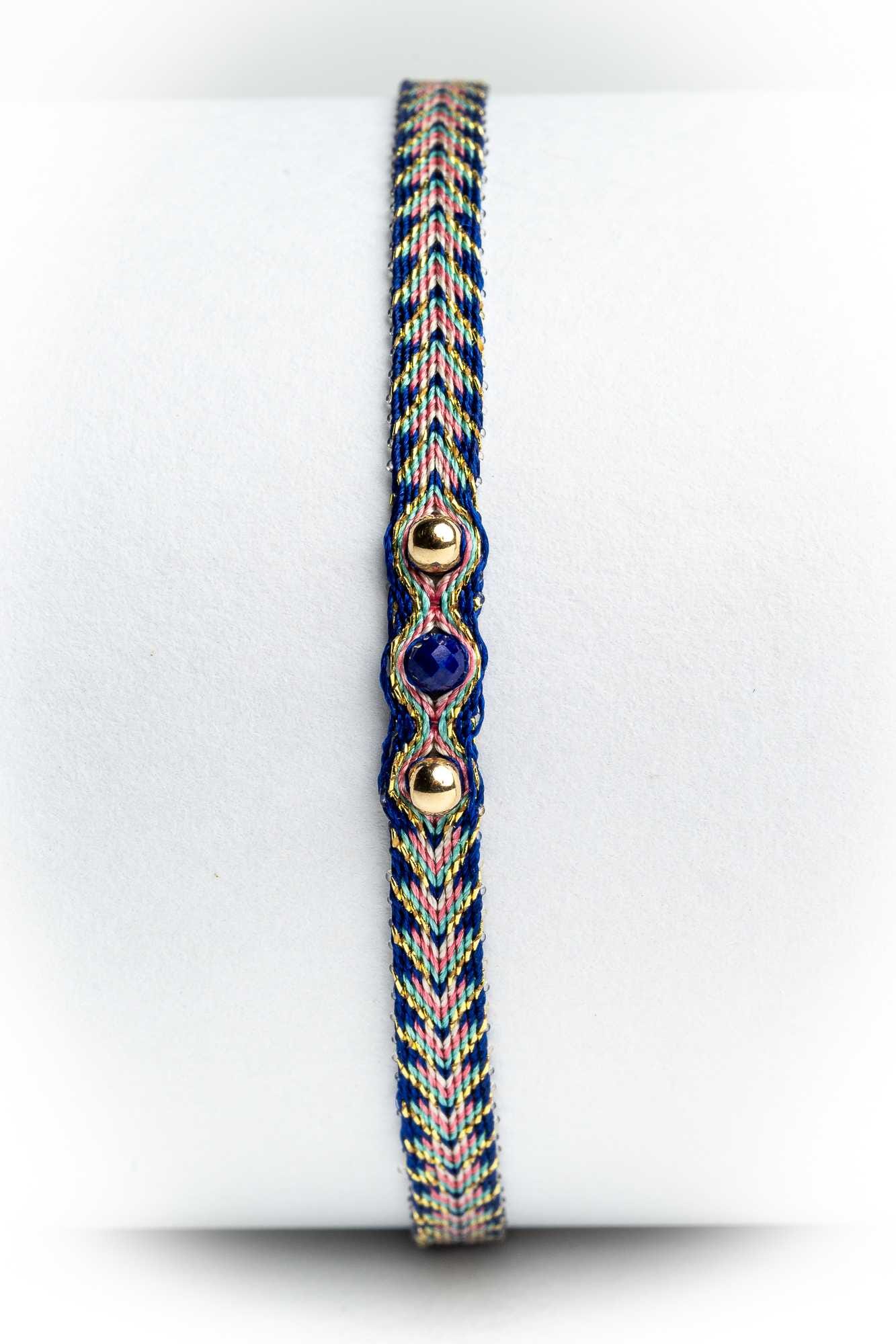 Pulsera hilos con dos bolitas de oro