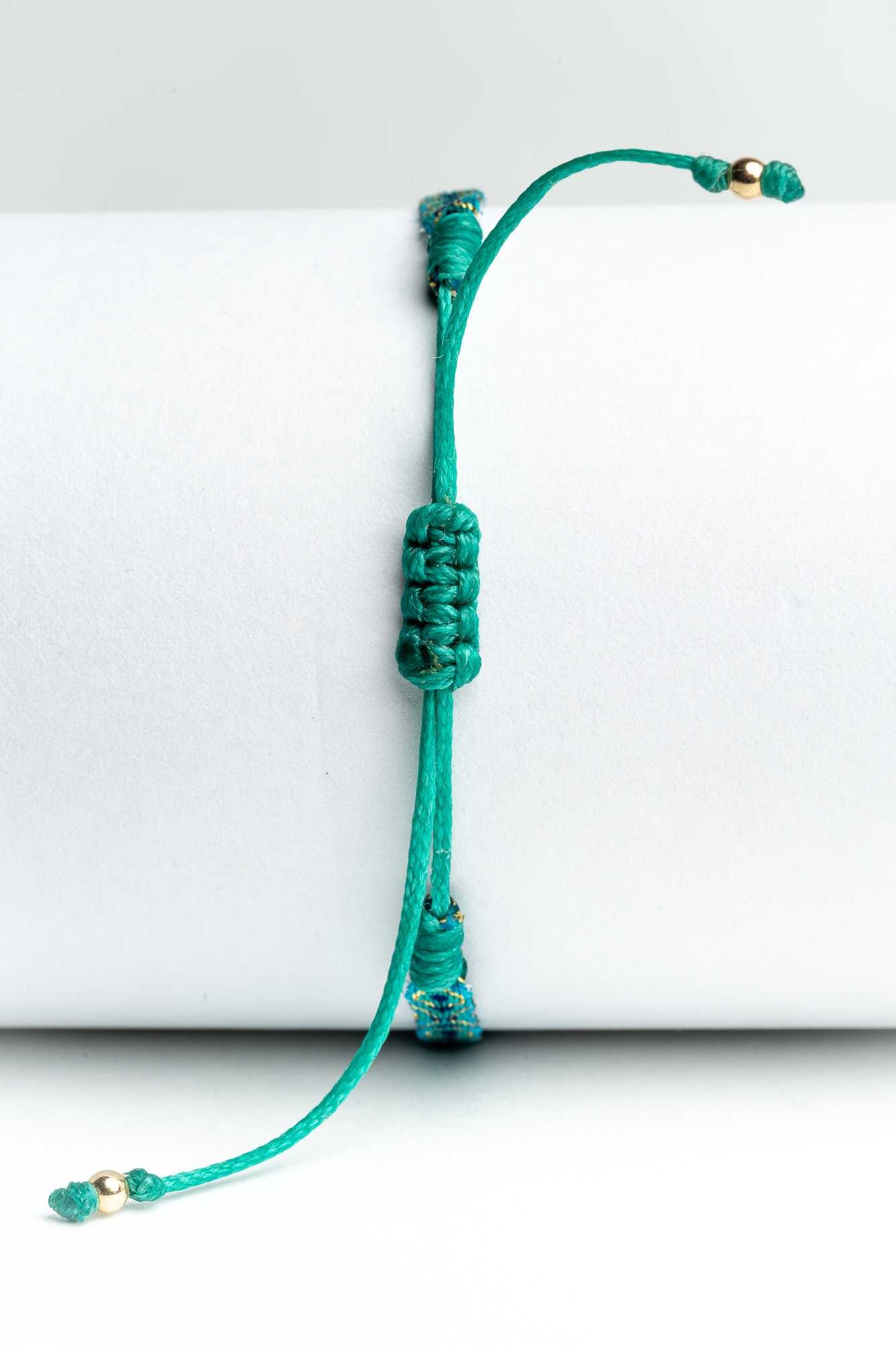 Pulsera hilos con dos bolitas de oro