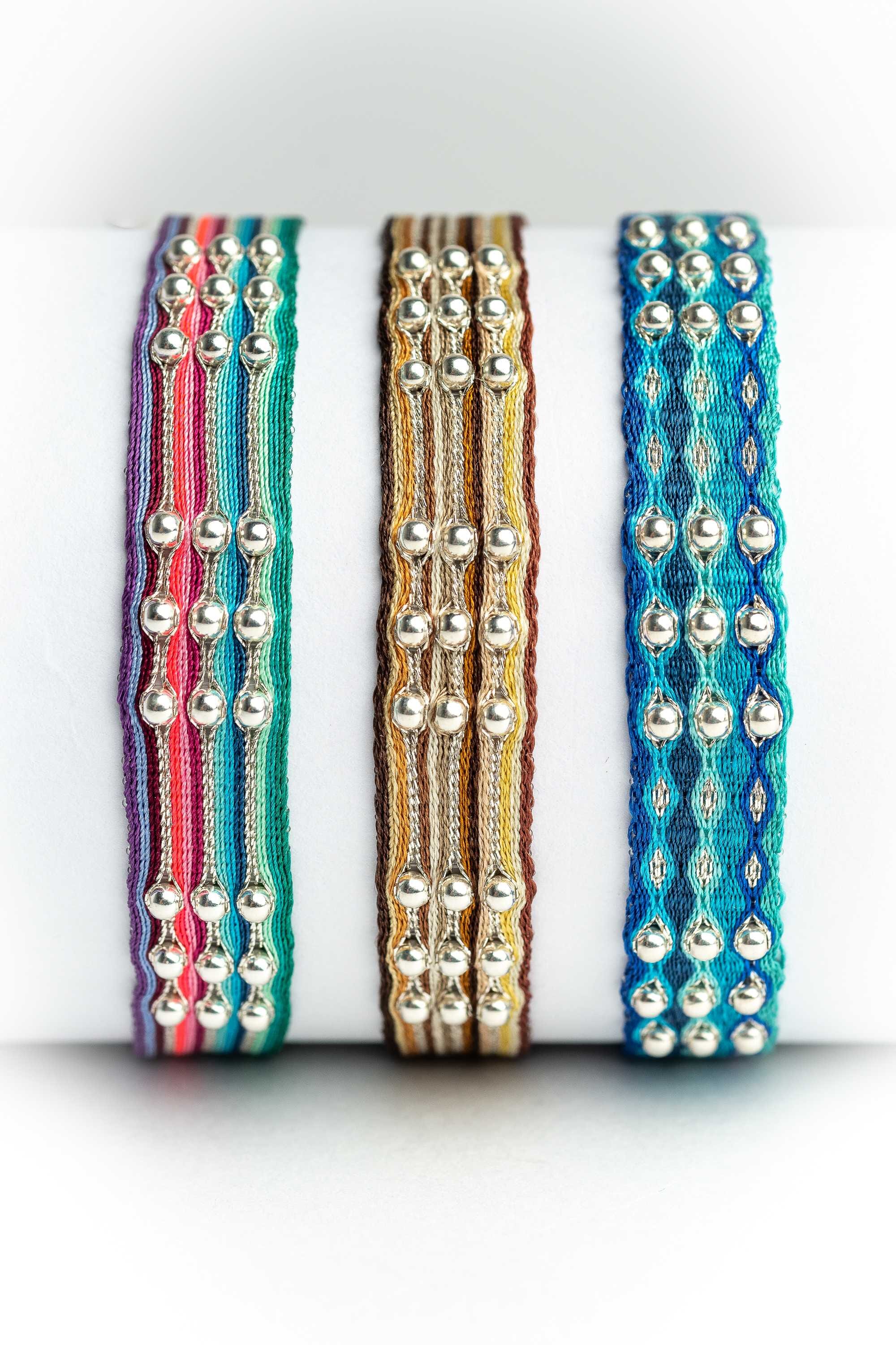 Pulsera hilos con bolitas plata