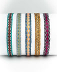 Pulsera de hilos tejidos a mano