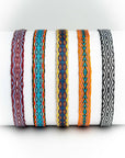 Pulsera de hilos tejidos a mano