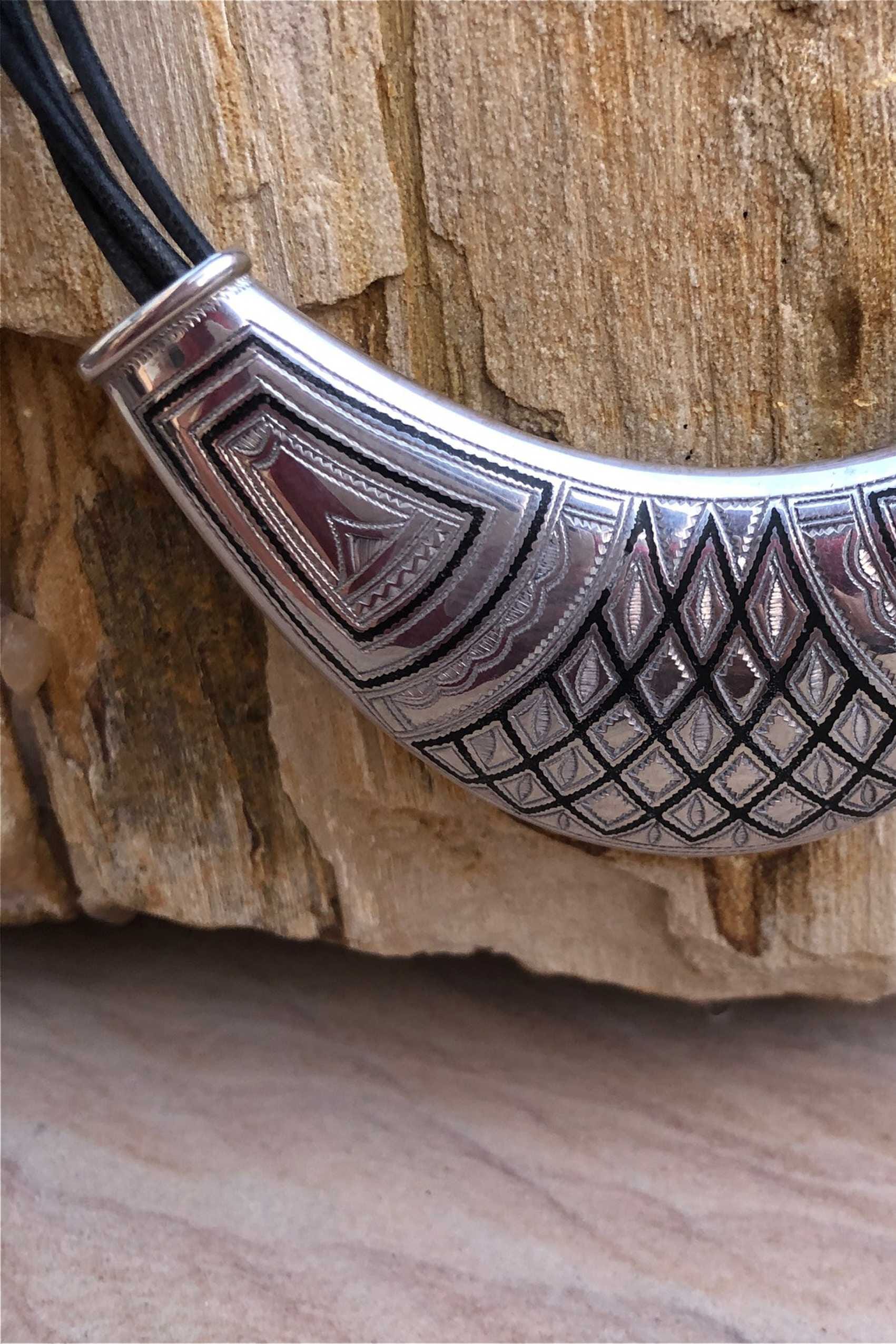 Collar Tuareg de plata de ley 925 y cuero