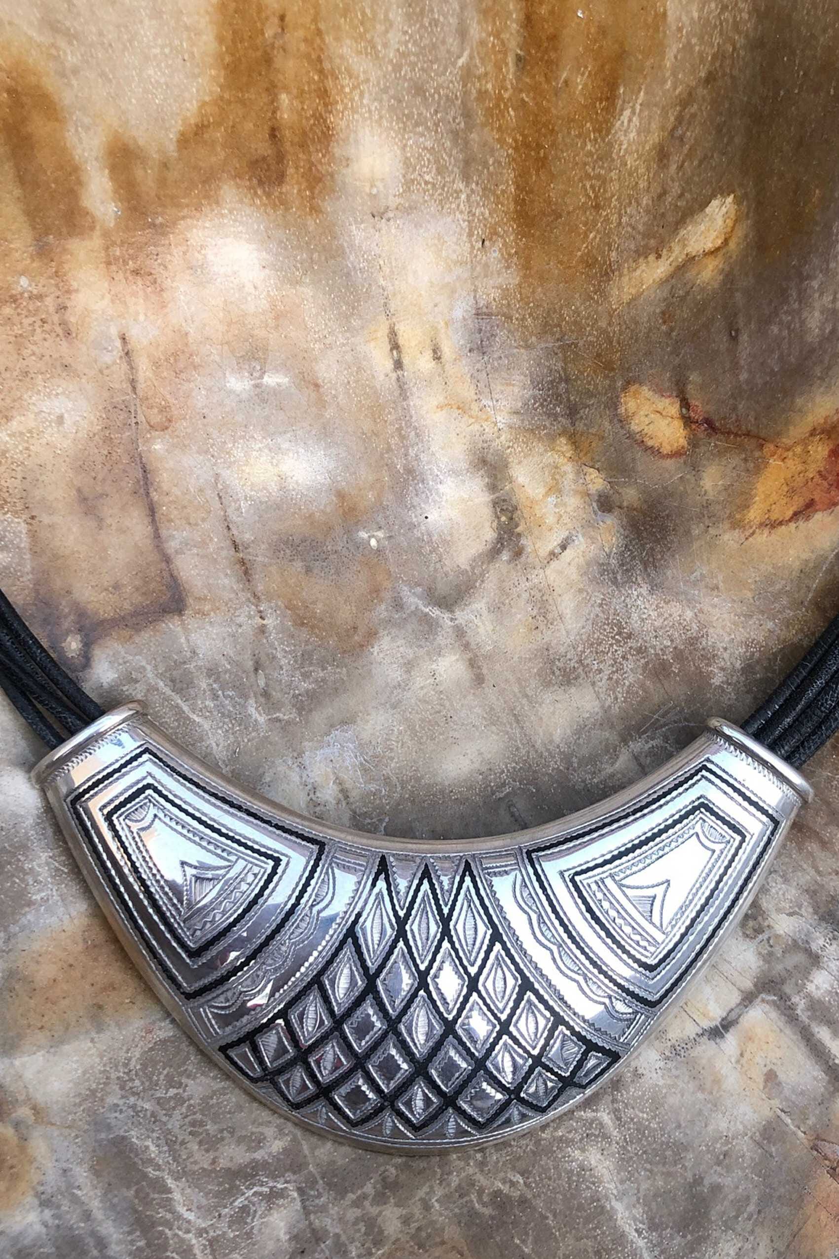 Collar Tuareg de plata de ley 925 y cuero
