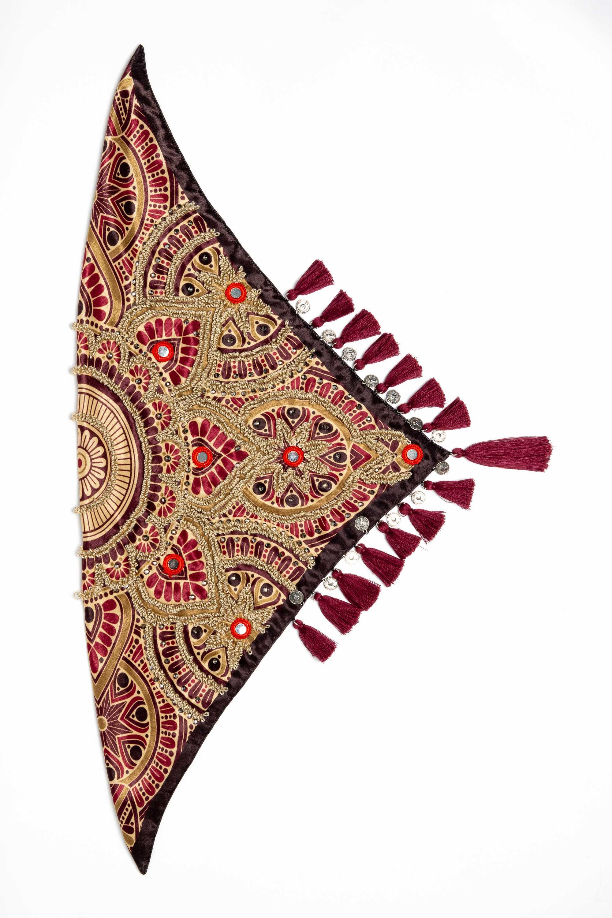 Pañoleta de seda bordada a mano