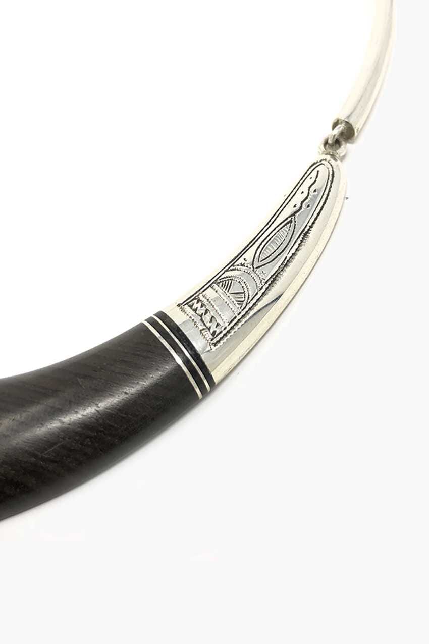 Collar Tuareg de plata de ley 925, ébano y cuero