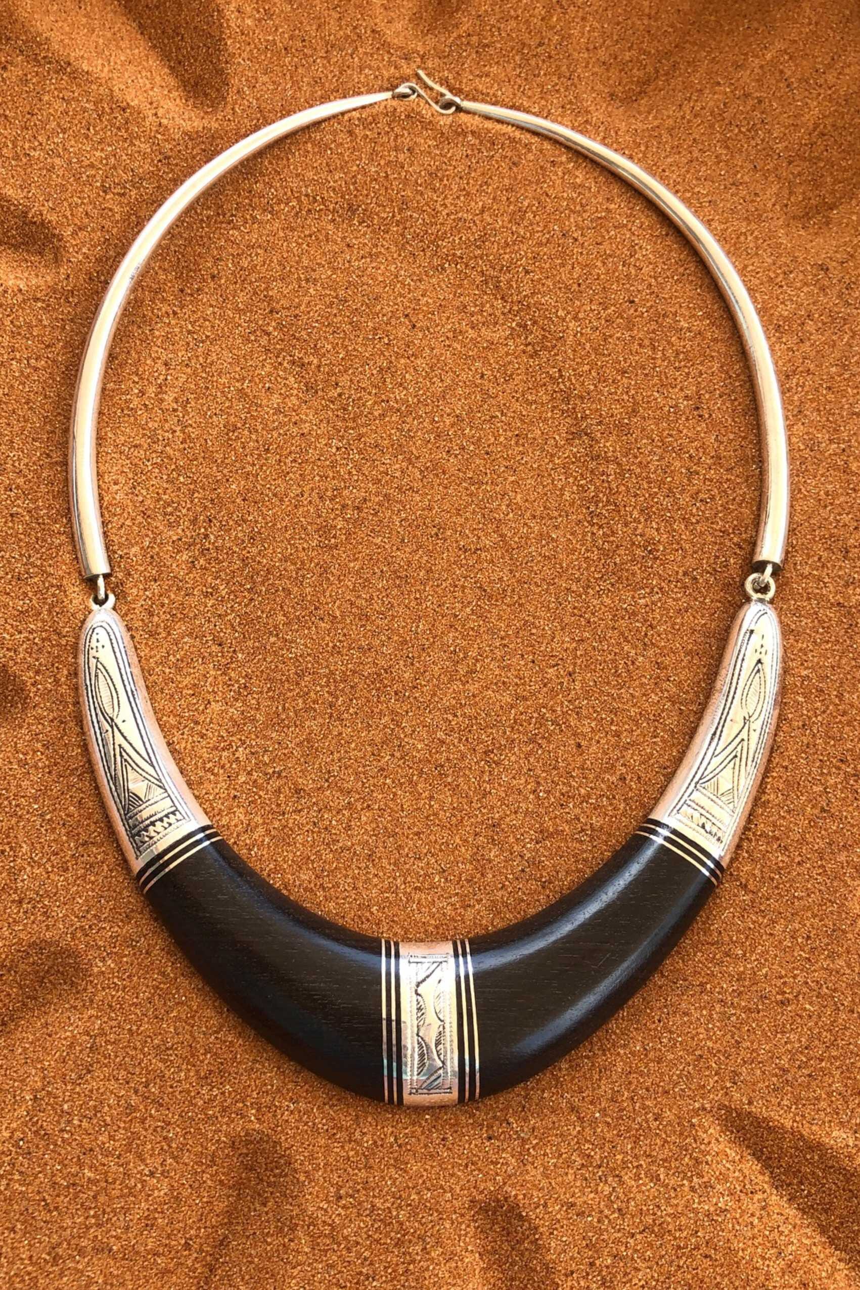 Collar Tuareg de plata de ley 925, ébano y cuero