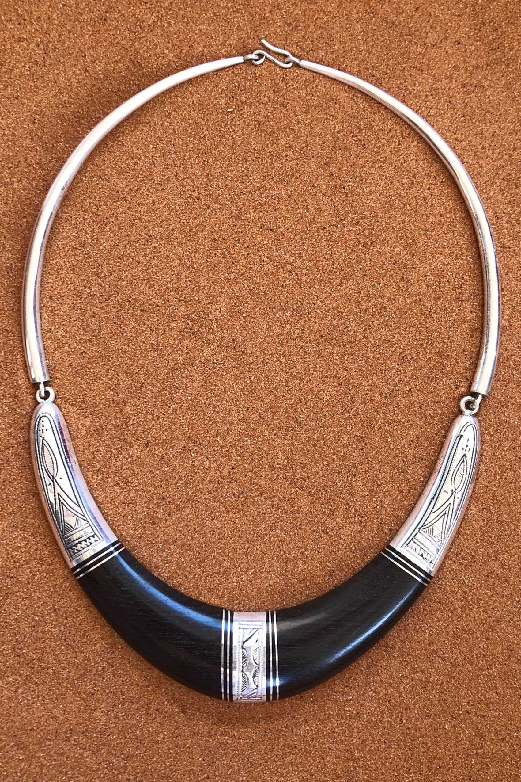 Collar Tuareg de plata de ley 925, ébano y cuero