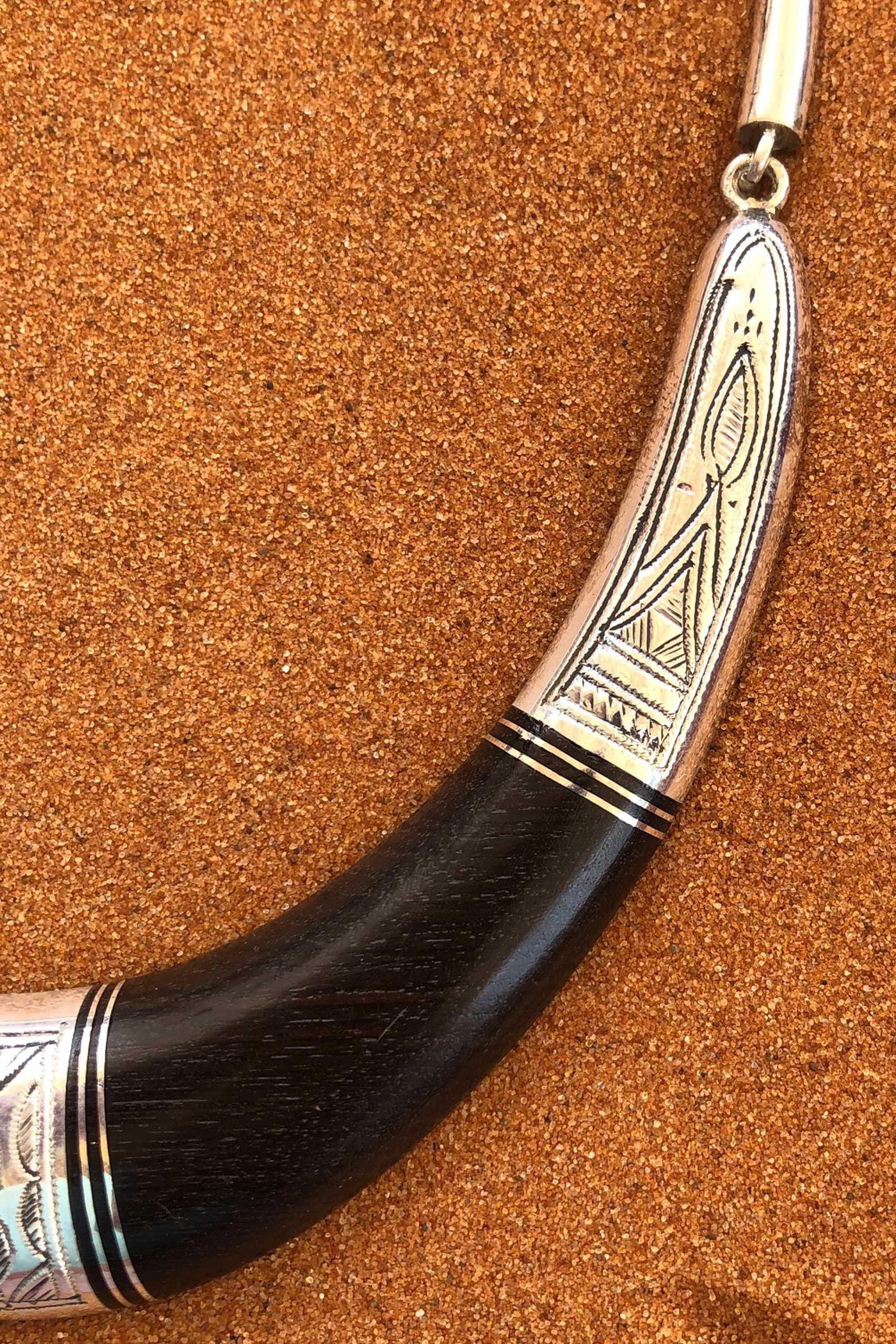 Collar Tuareg de plata de ley 925, ébano y cuero