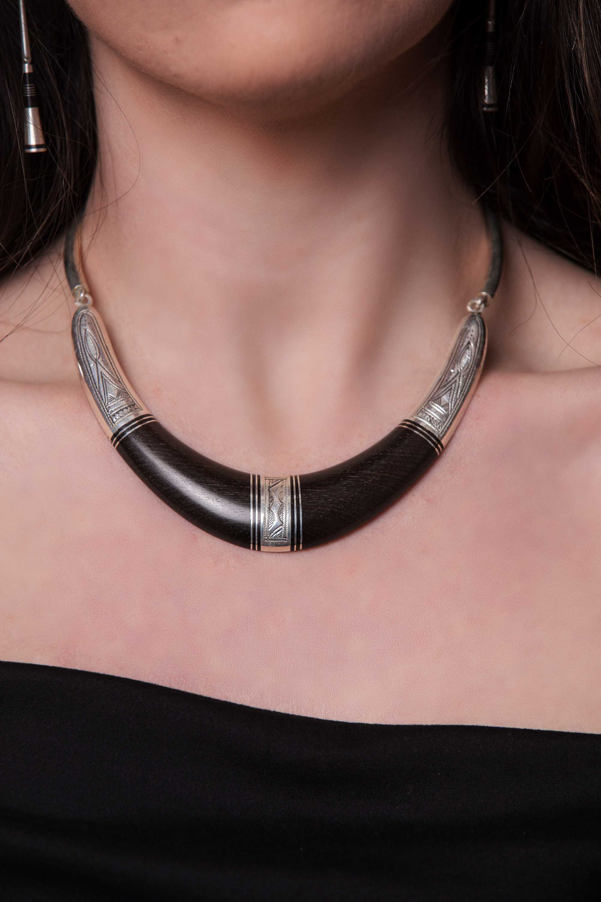 Collar Tuareg de plata de ley 925, ébano y cuero