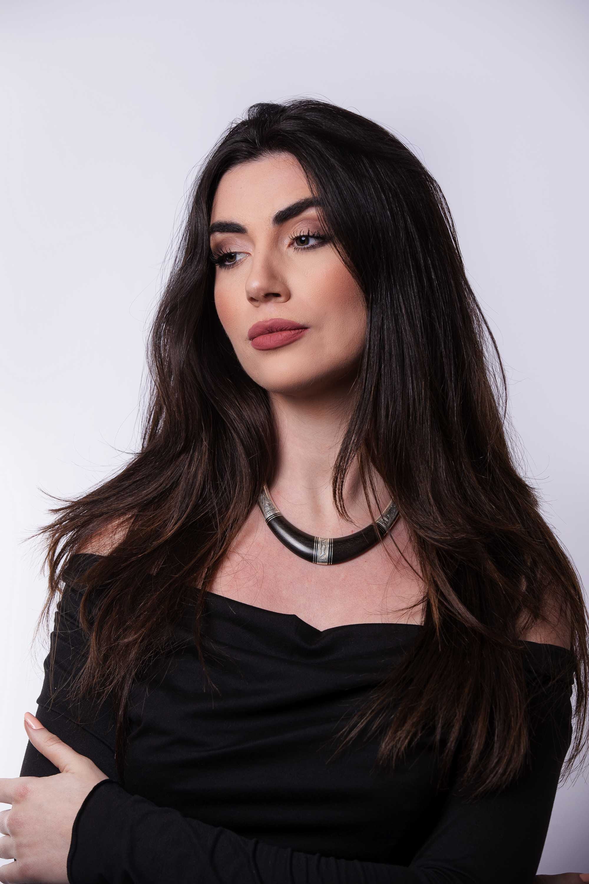 Collar Tuareg de plata de ley 925, ébano y cuero