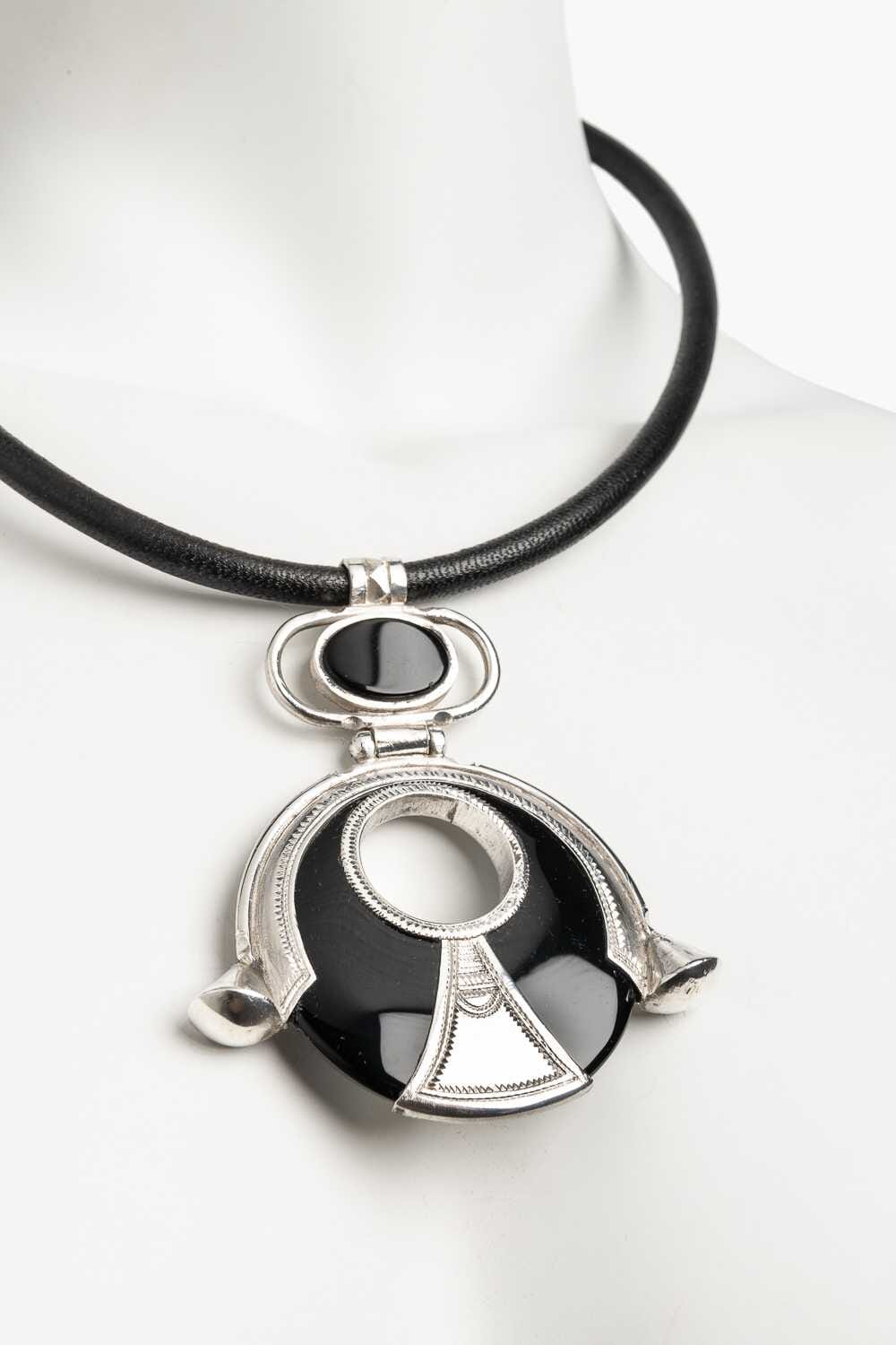 Collar Tuareg de plata de ley 925 y onix