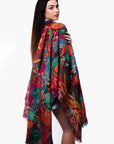 Chal en lana bordado