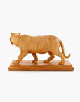 Tigre tallado en madera de cedro