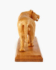Tigre tallado en madera de cedro