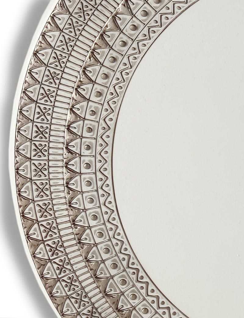 Plato de cerámica pintada a mano