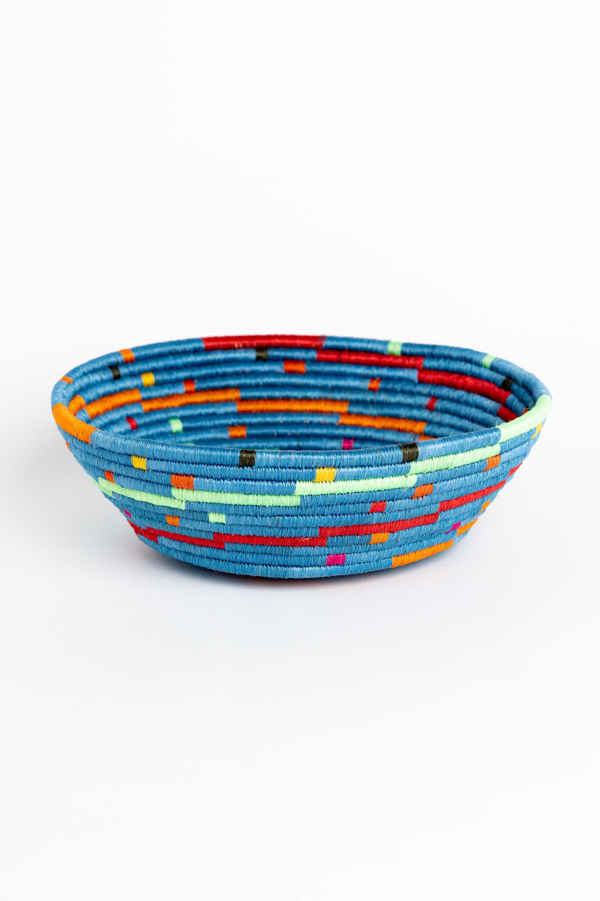 Panera o cesto en paja y fique