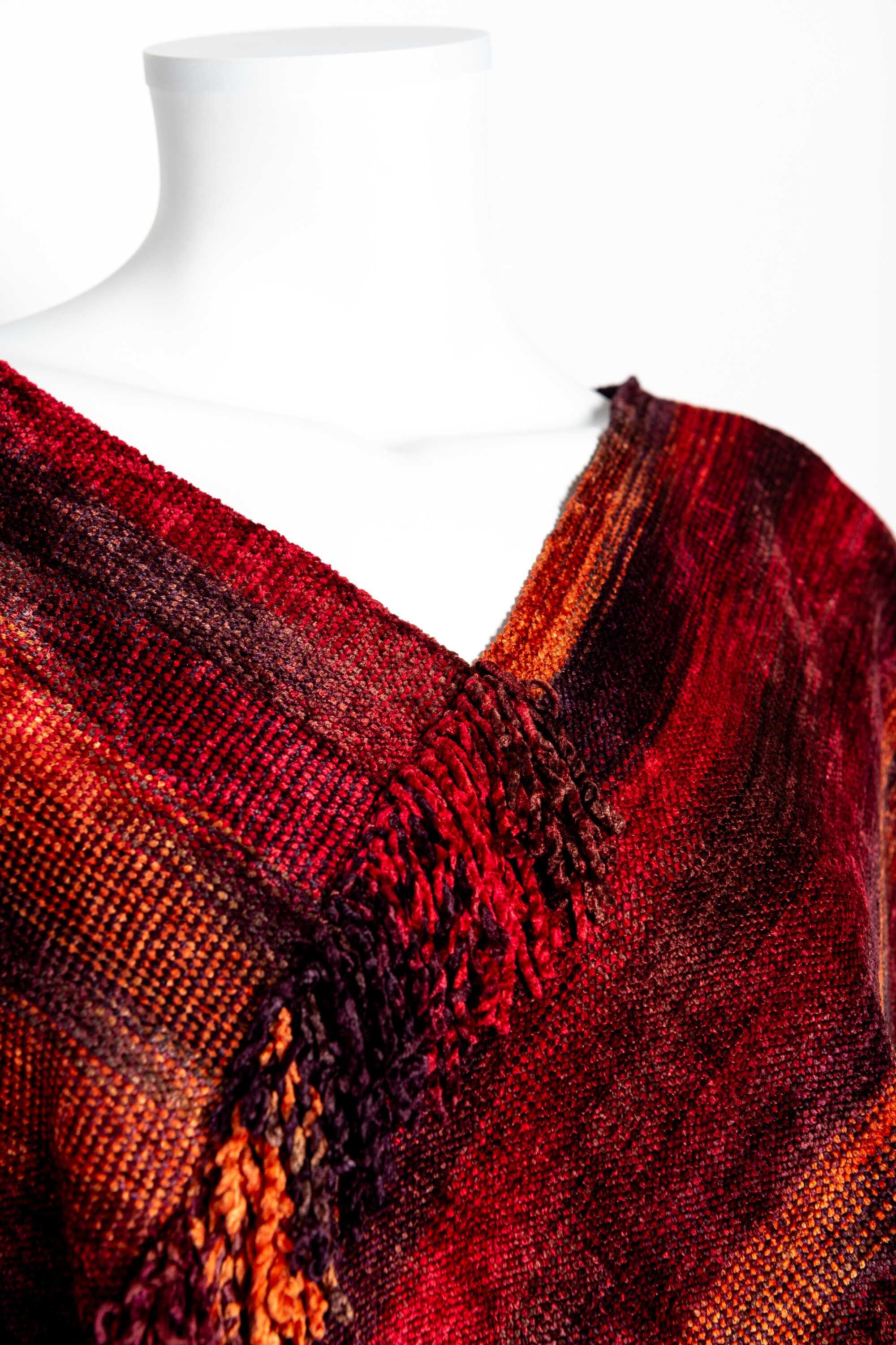 Poncho de bambú tejido en telar manual