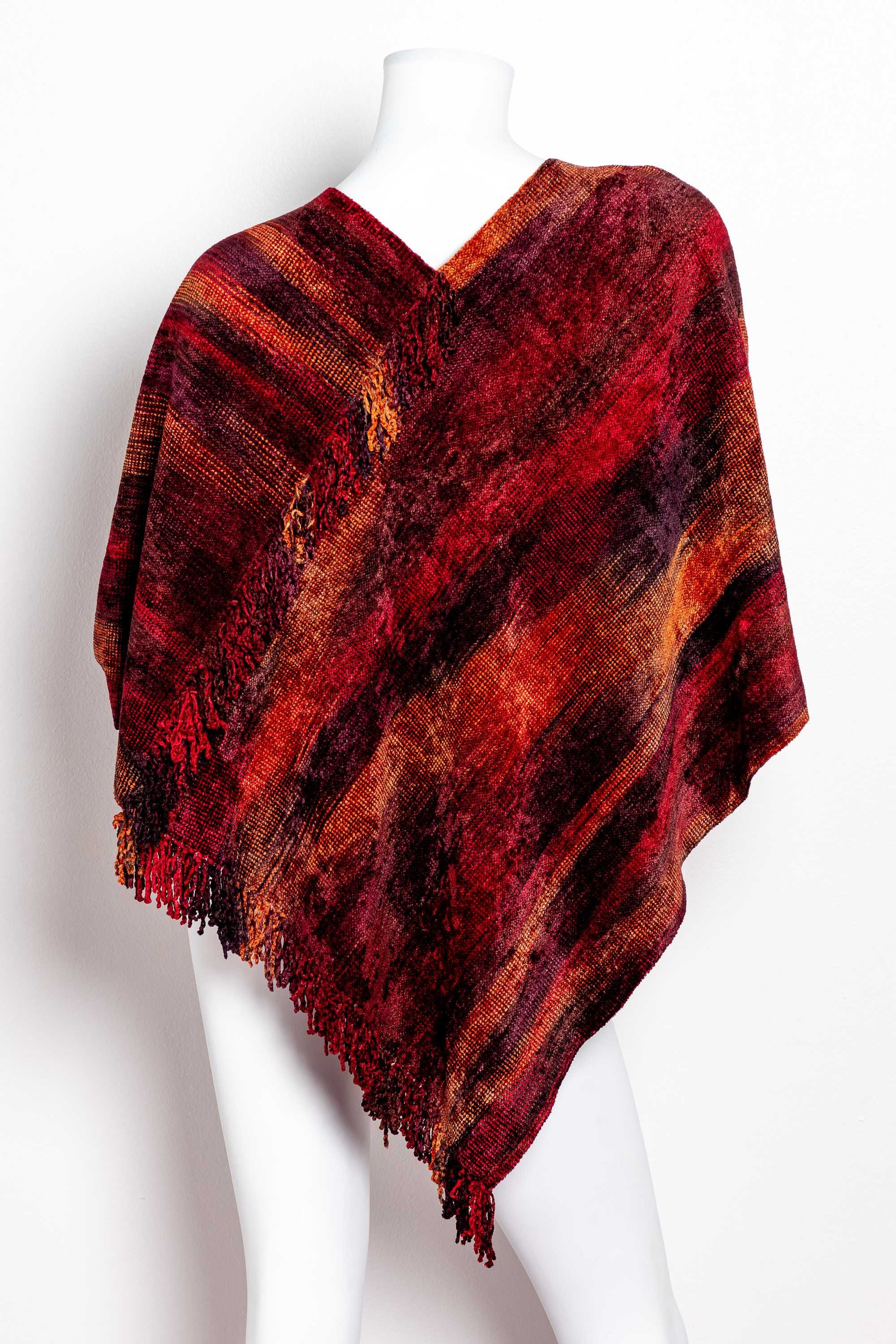 Poncho de bambú tejido en telar manual