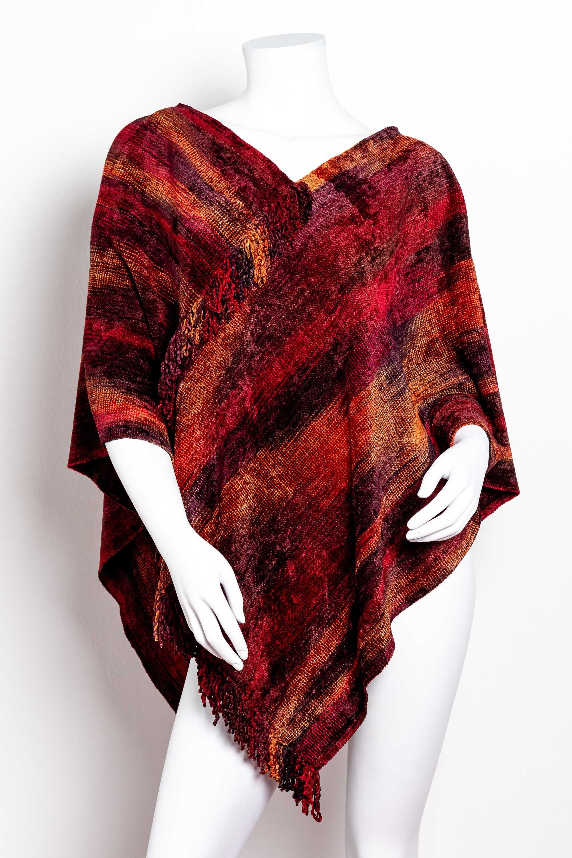 Poncho de bambú tejido en telar manual