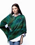 Poncho de bambú tejido en telar manual