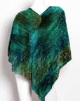 Poncho de bambú tejido en telar manual