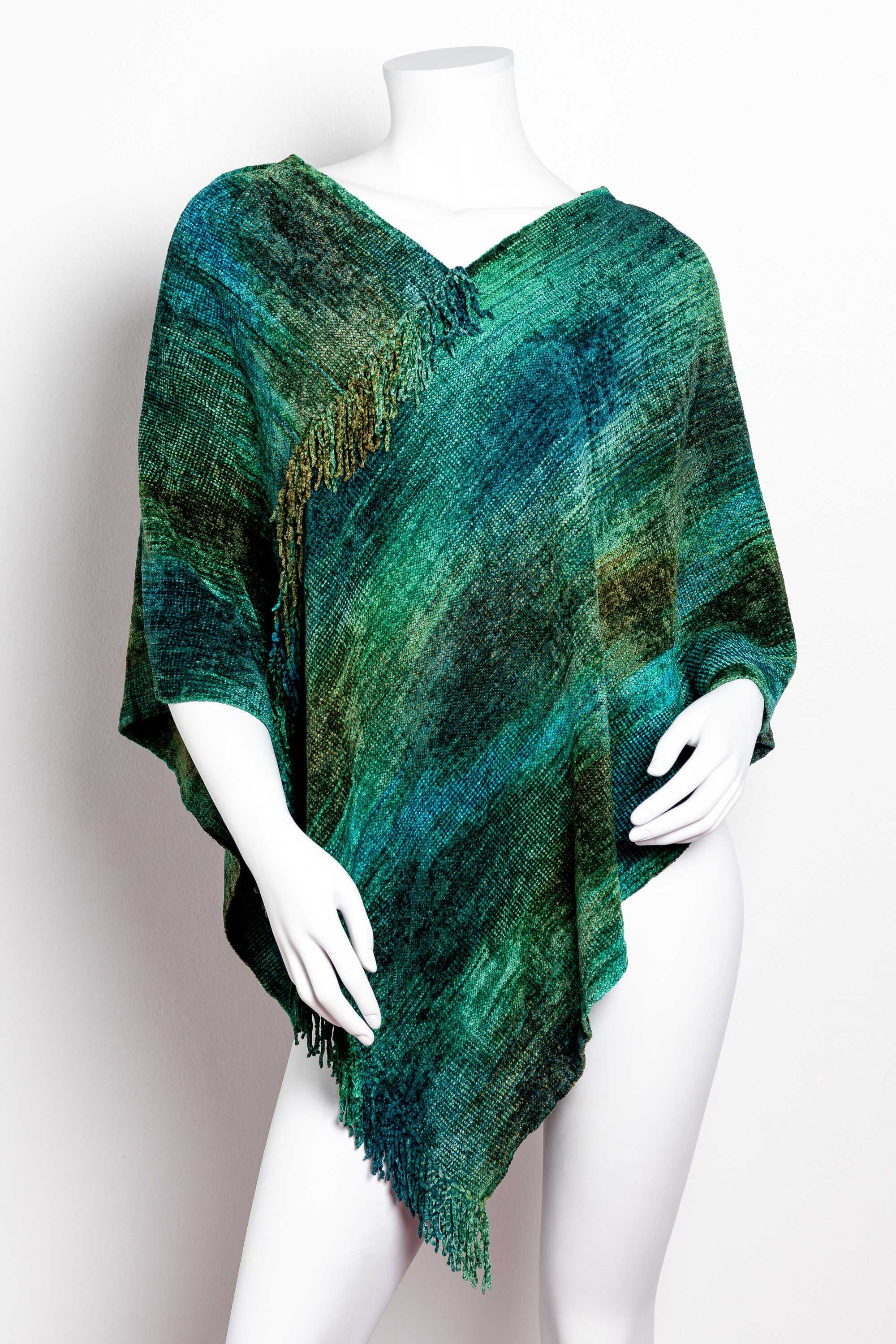 Poncho de bambú tejido en telar manual