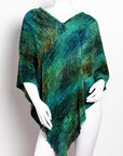 Poncho de bambú tejido en telar manual