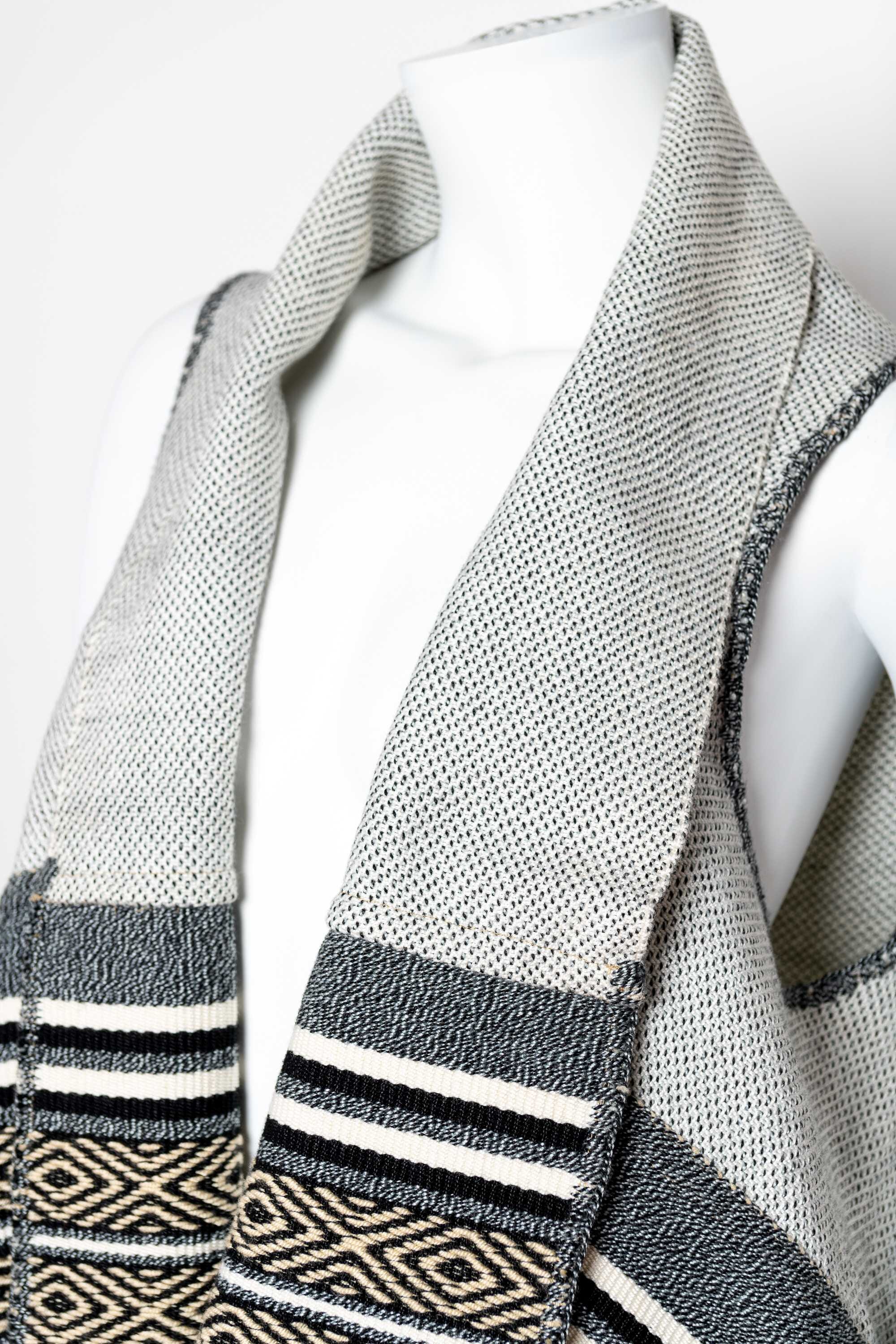 Chaleco en lana telar manual