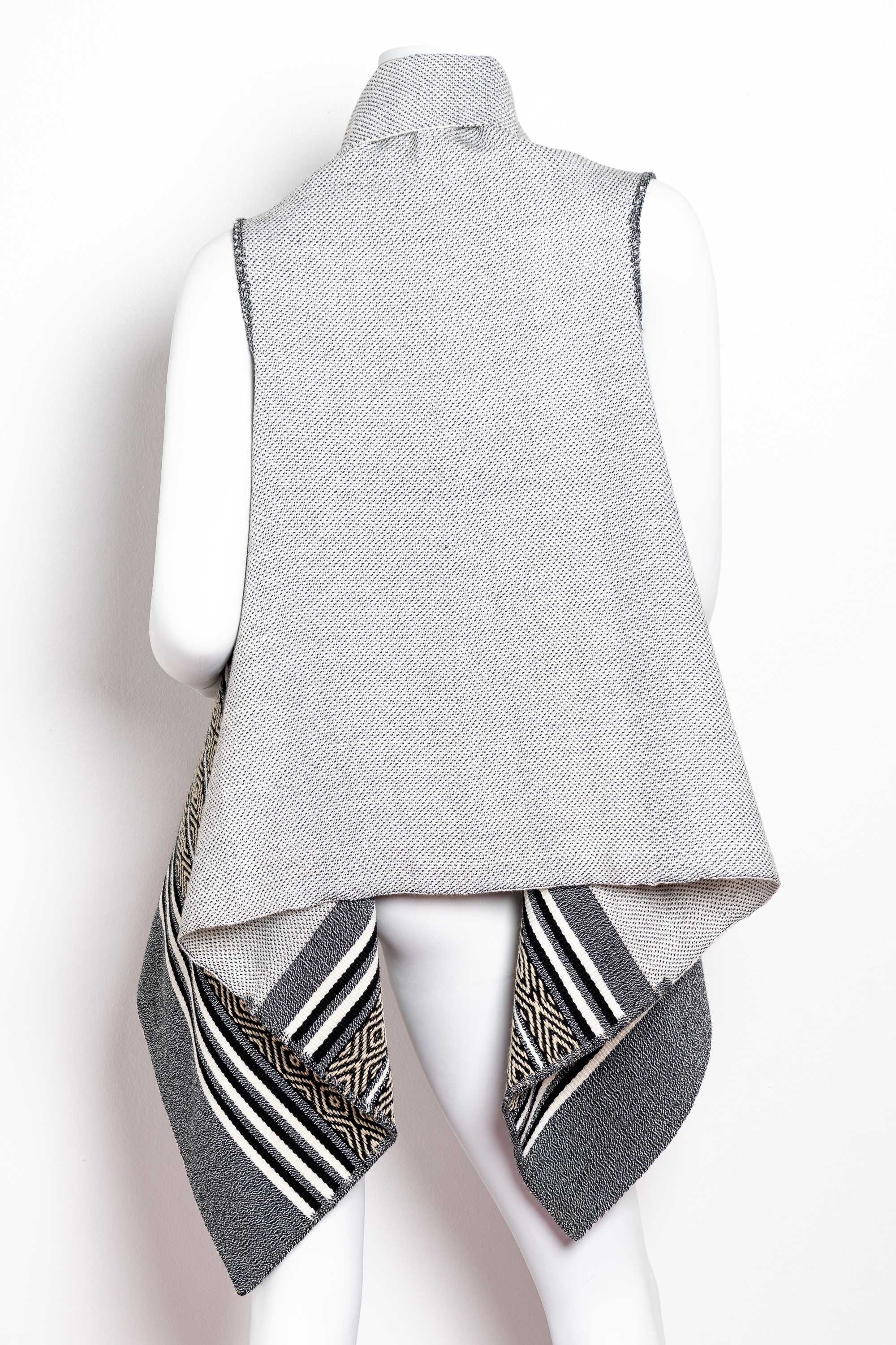 Chaleco en lana telar manual