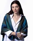 Poncho de bambú tejido en telar manual