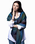Poncho de bambú tejido en telar manual