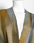 Poncho de bambú tejido en telar manual